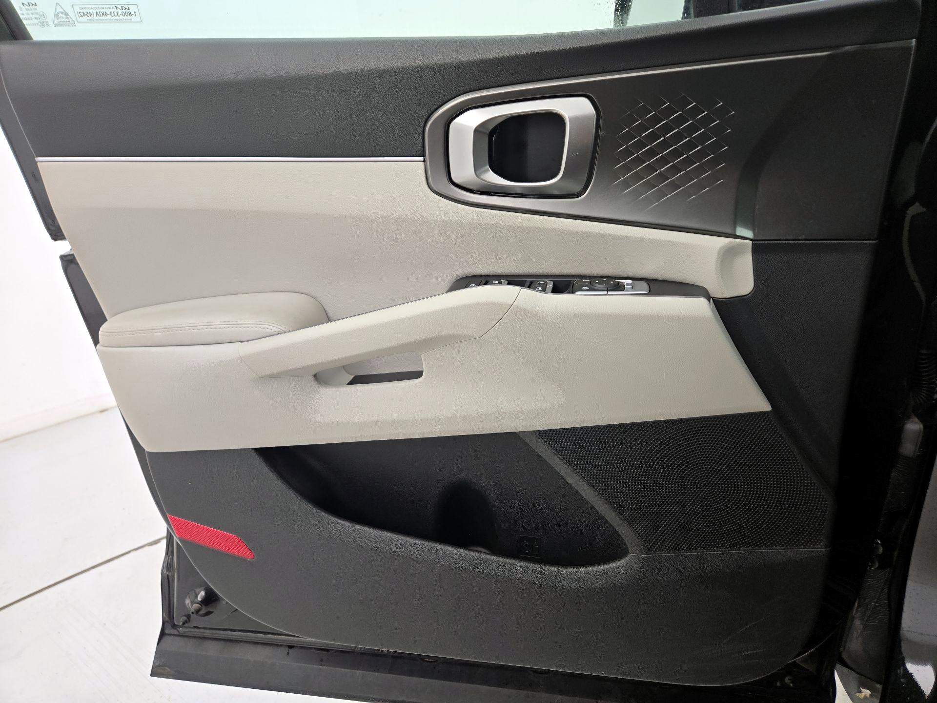 Thumbnail: 2023 Kia Sorento - 12