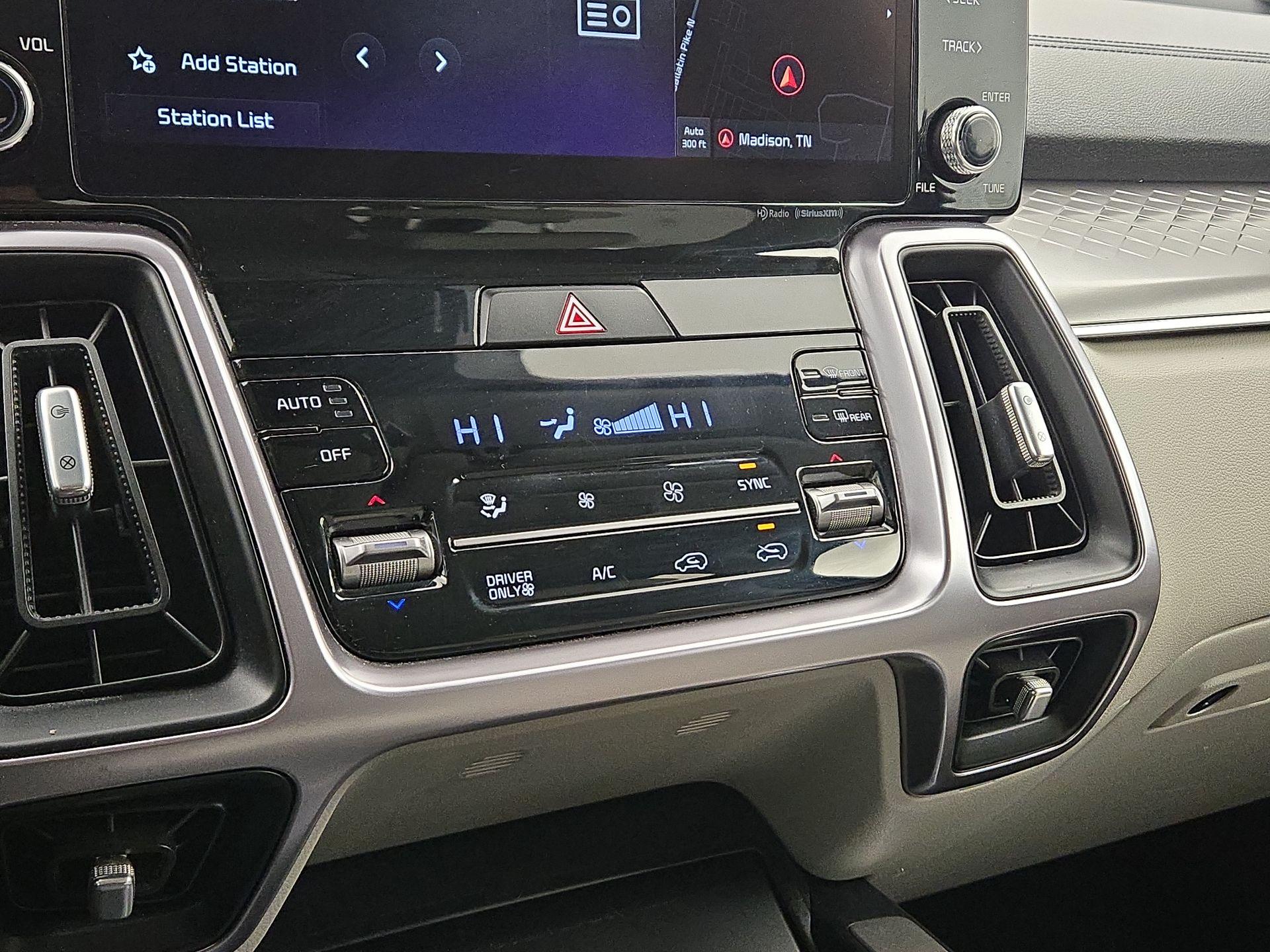 Thumbnail: 2023 Kia Sorento - 17