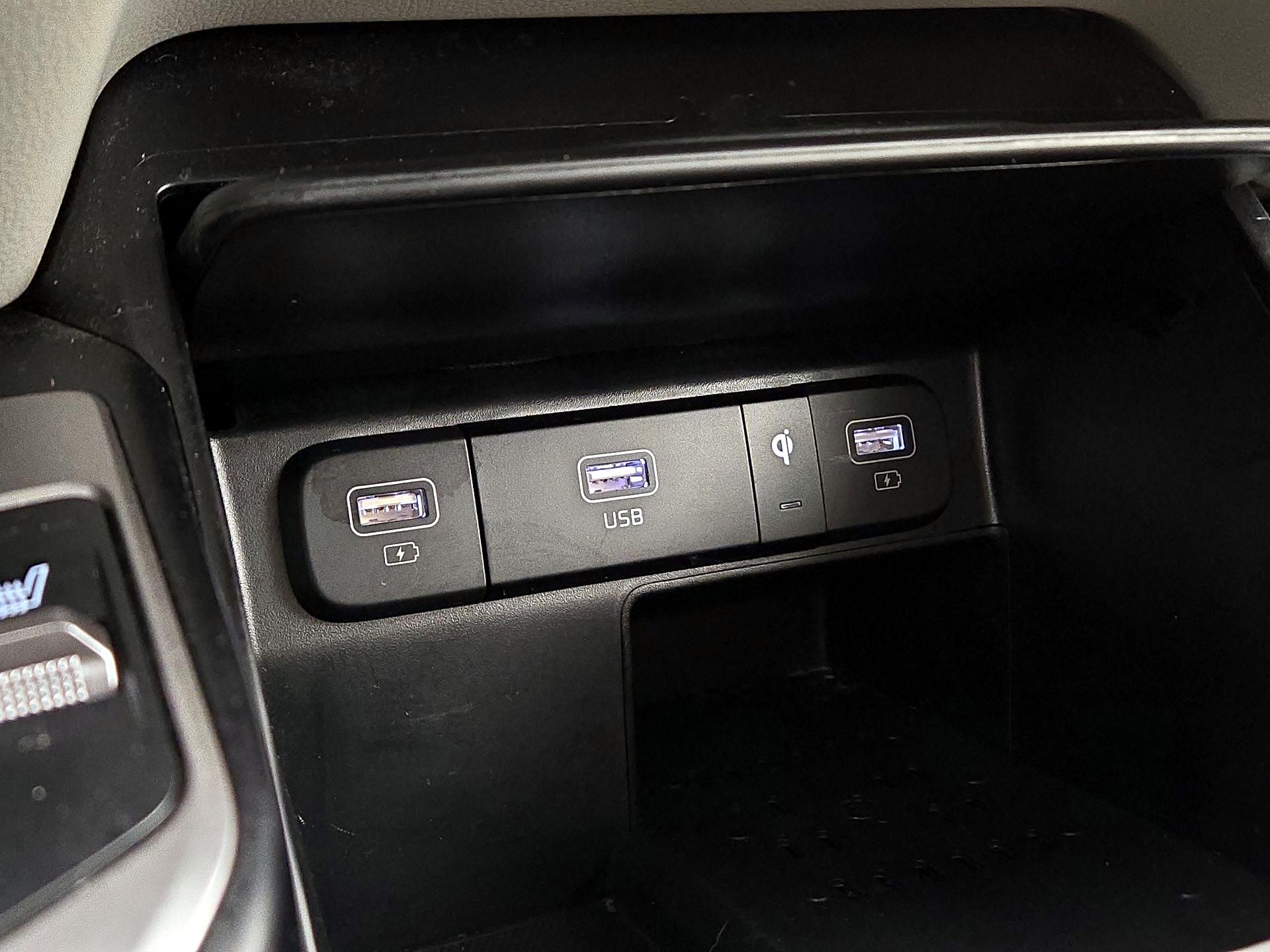 Thumbnail: 2023 Kia Sorento - 19