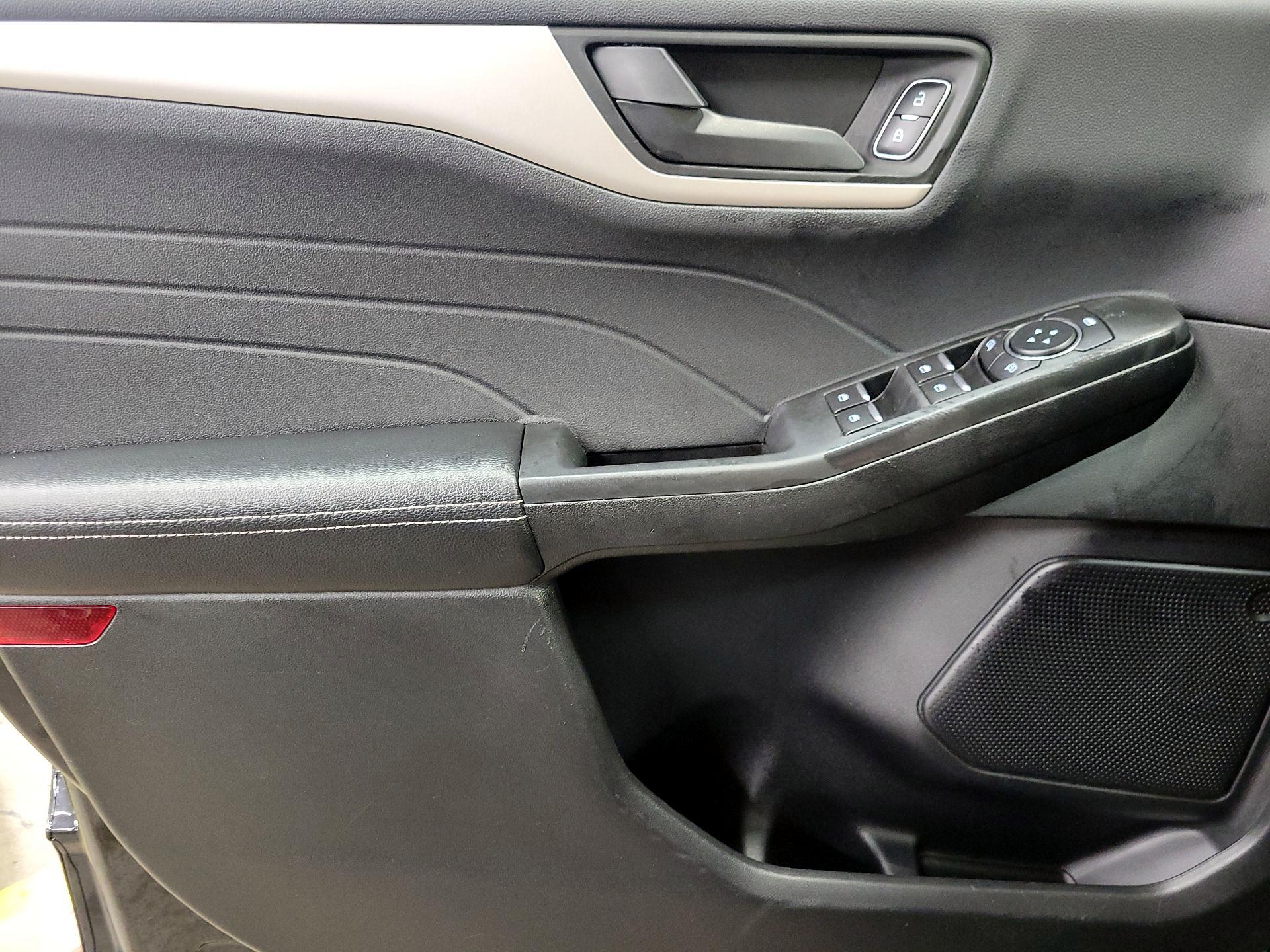 Thumbnail: 2022 Ford Escape - 12