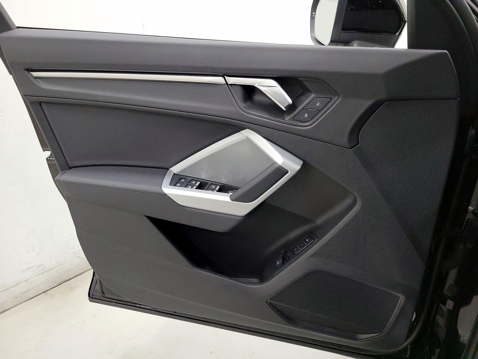 Thumbnail: 2022 Audi Q3 - 12