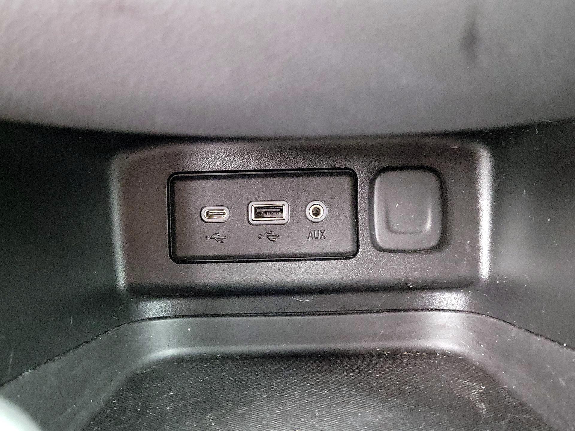 Thumbnail: 2022 Chevrolet Equinox - 18