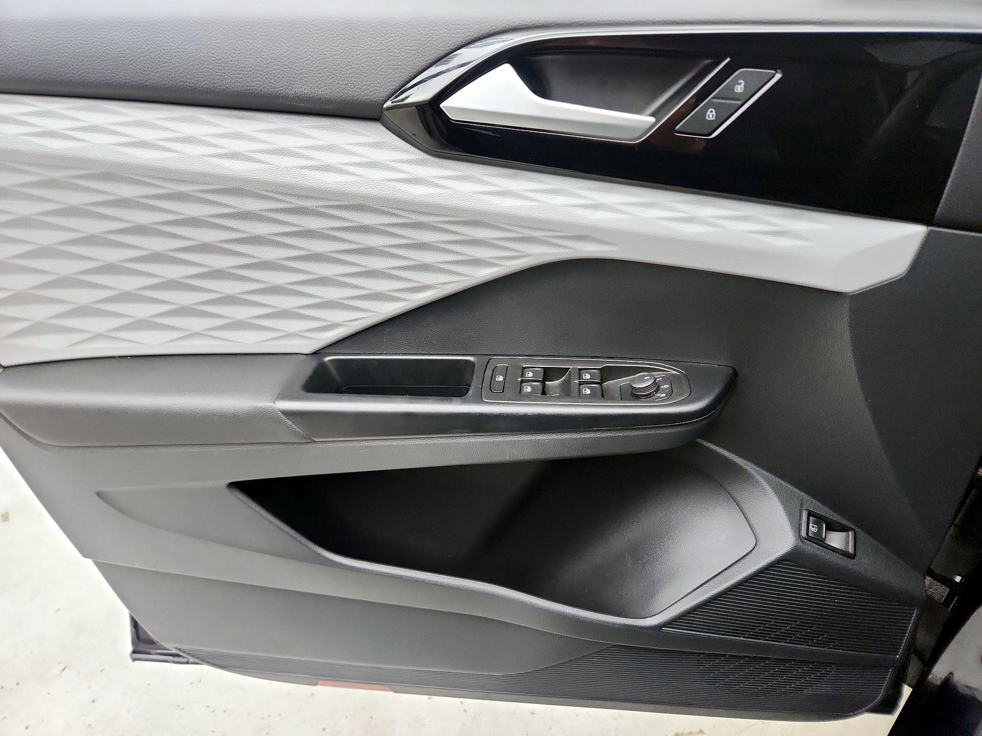 Thumbnail: 2023 Volkswagen Taos - 12