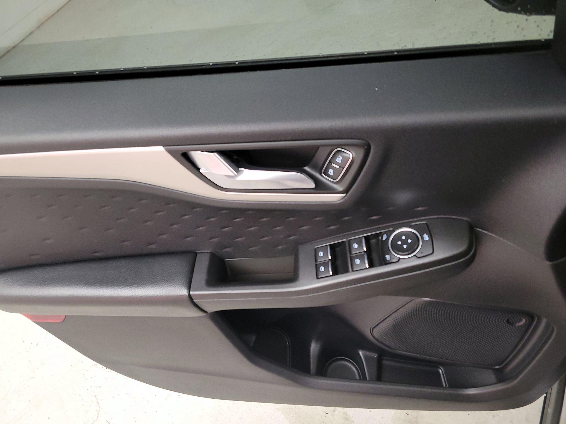 Thumbnail: 2020 Ford Escape - 12