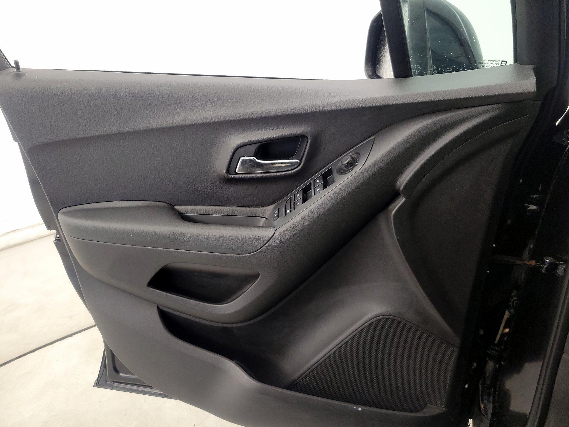 Thumbnail: 2018 Chevrolet Trax - 12