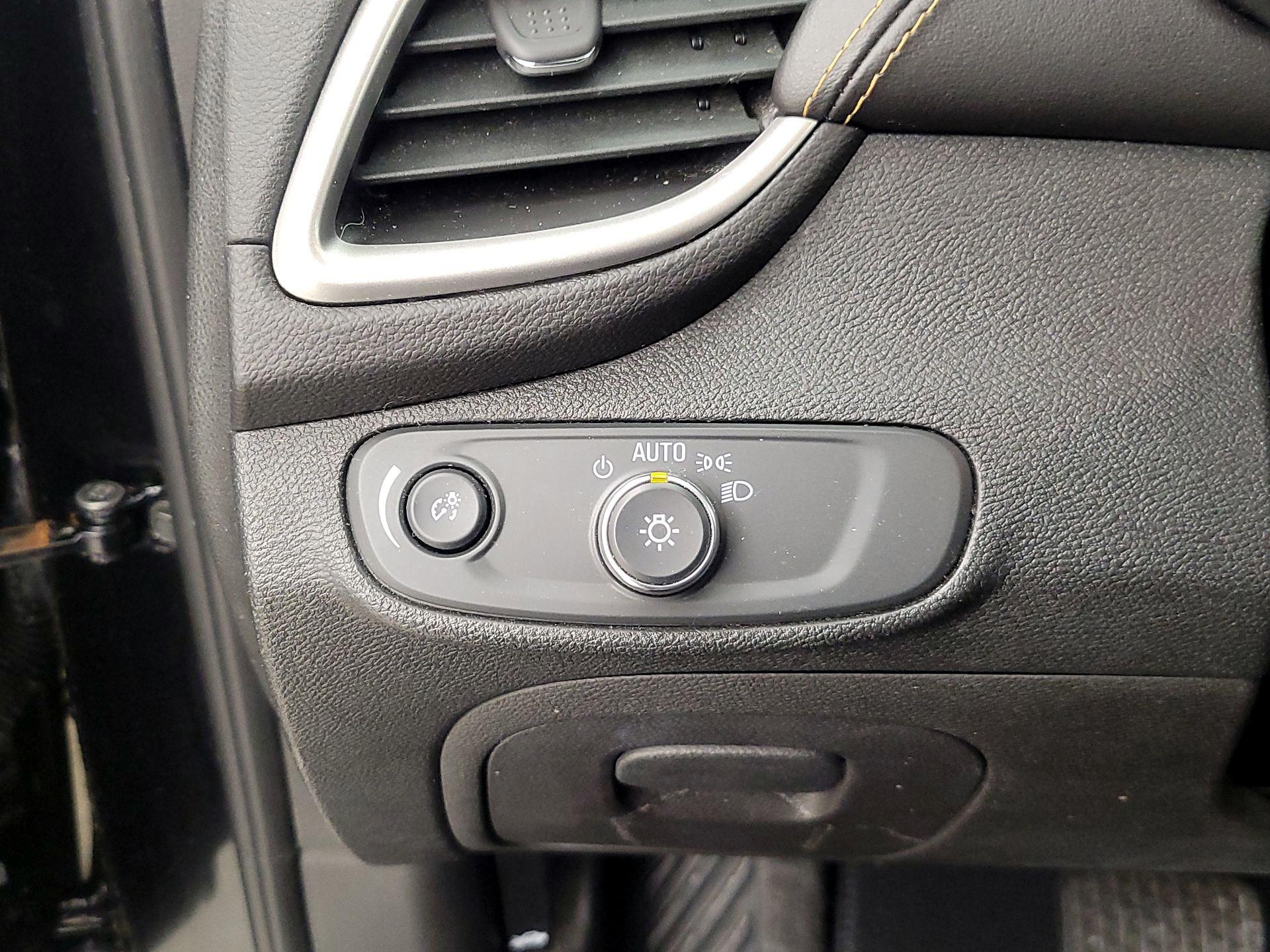 Thumbnail: 2018 Chevrolet Trax - 13