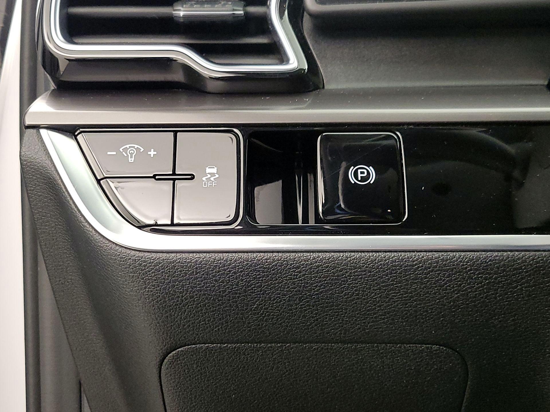 Thumbnail: 2023 Kia Sportage - 13