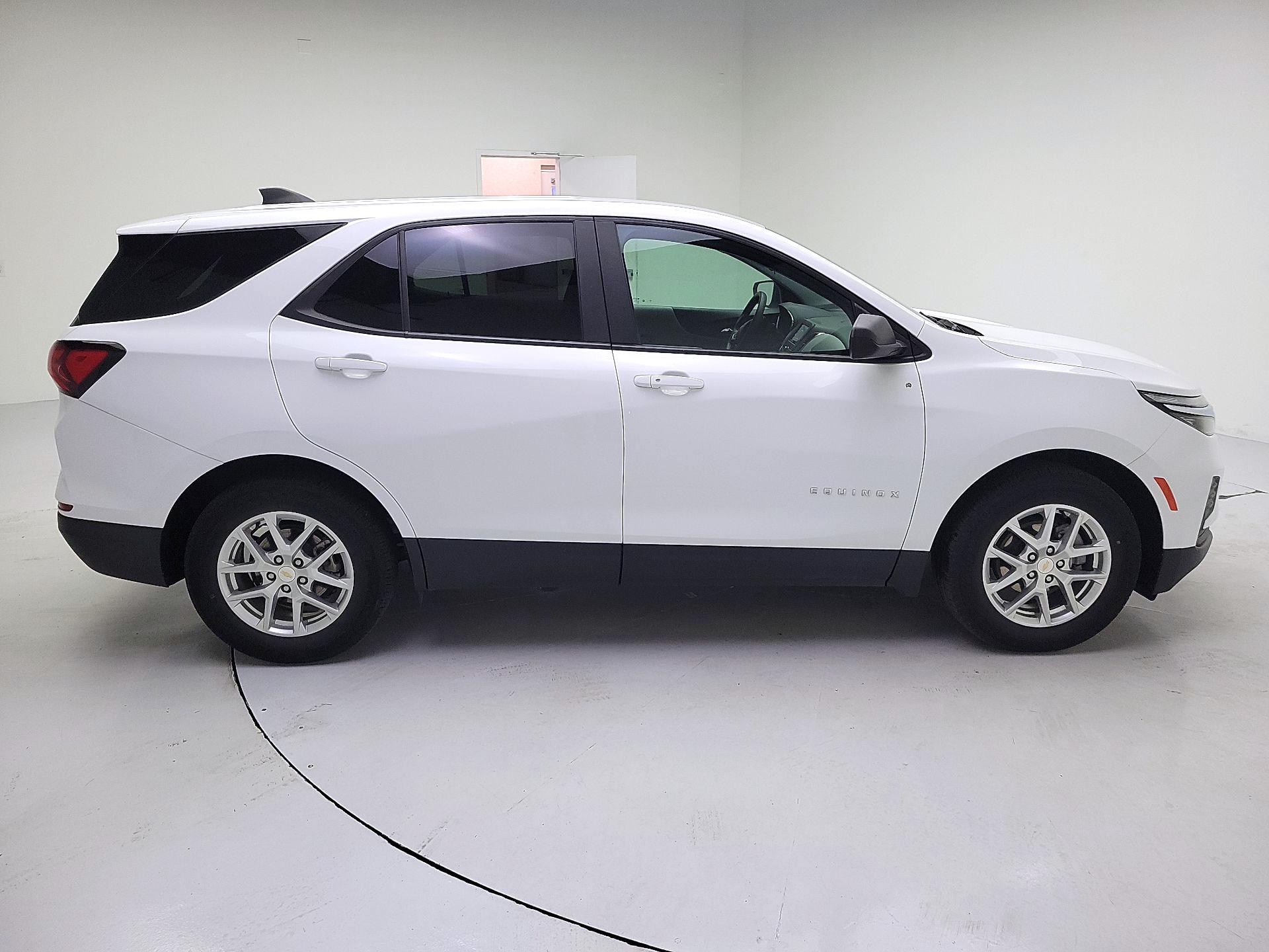 Thumbnail: 2022 Chevrolet Equinox - 4