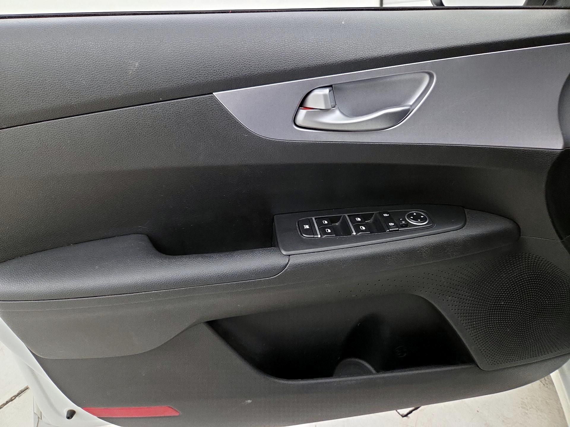 Thumbnail: 2023 Kia Forte - 12