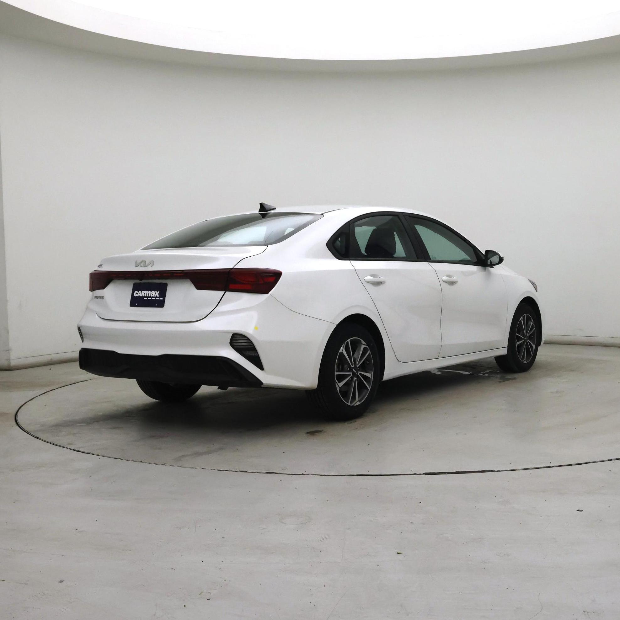 Thumbnail: 2023 Kia Forte - 8