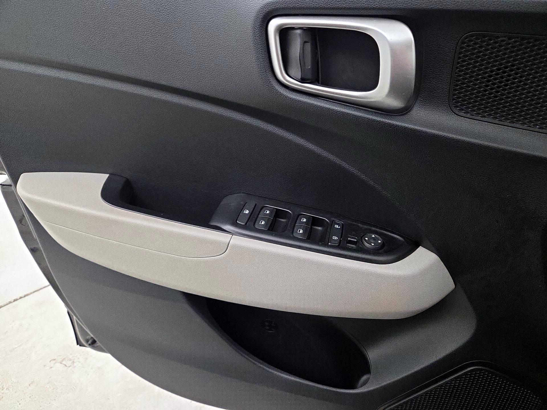 Thumbnail: 2023 Hyundai Venue - 10