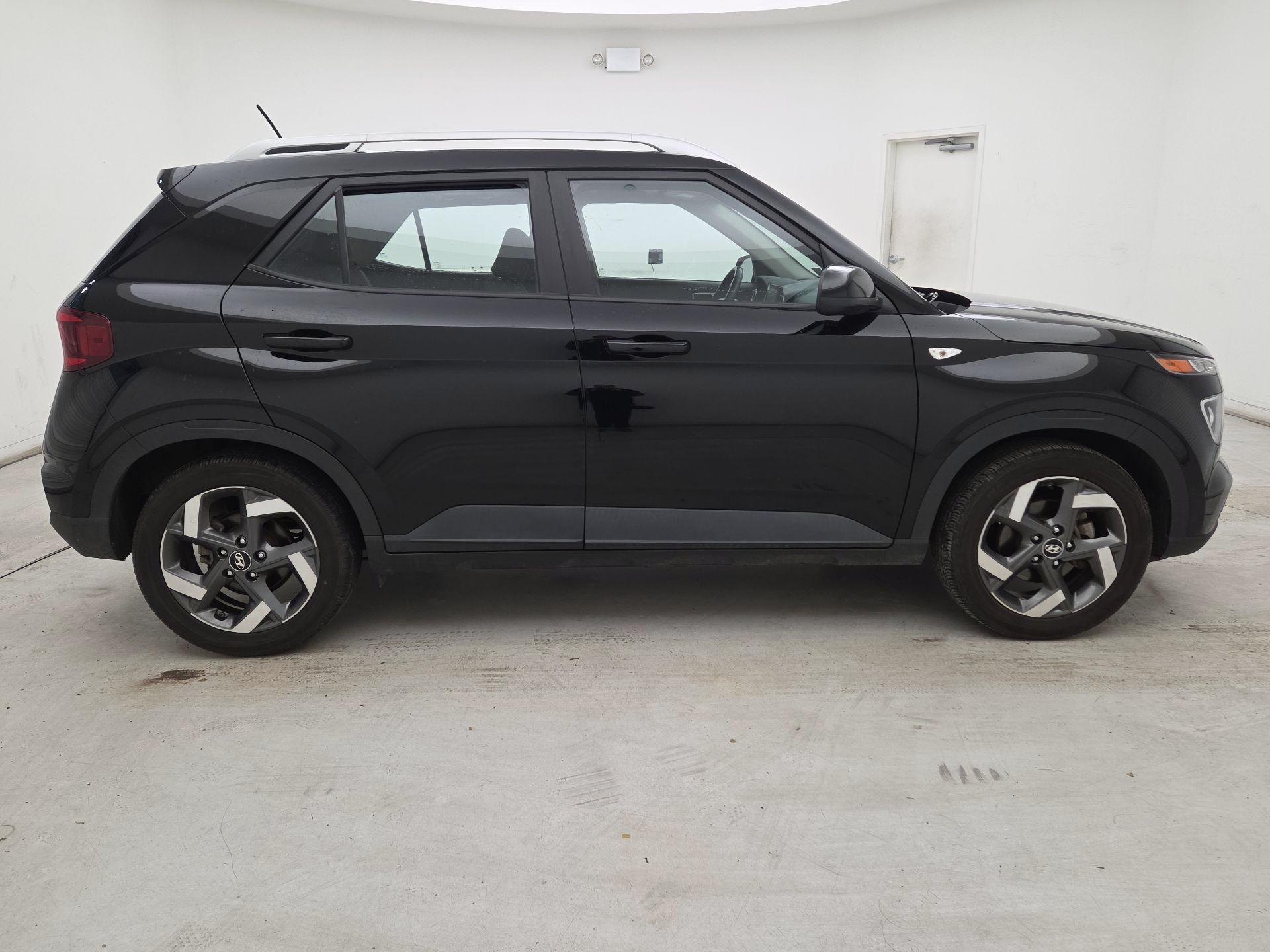 Thumbnail: 2023 Hyundai Venue - 4