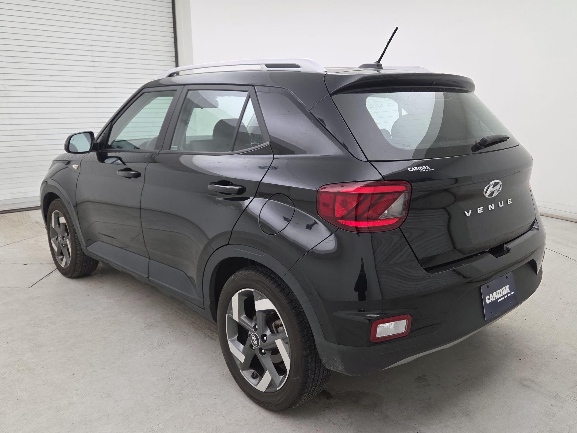 Thumbnail: 2023 Hyundai Venue - 7