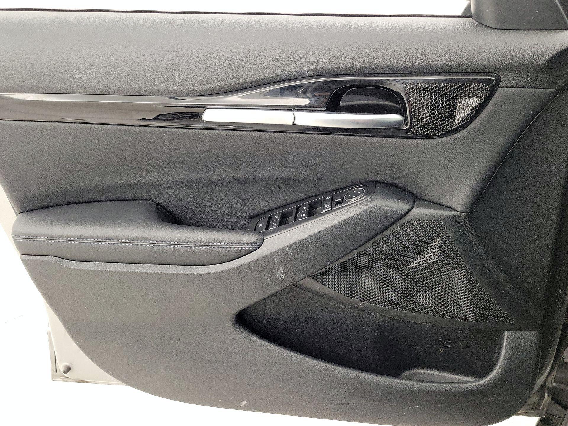 Thumbnail: 2023 Kia Seltos - 12