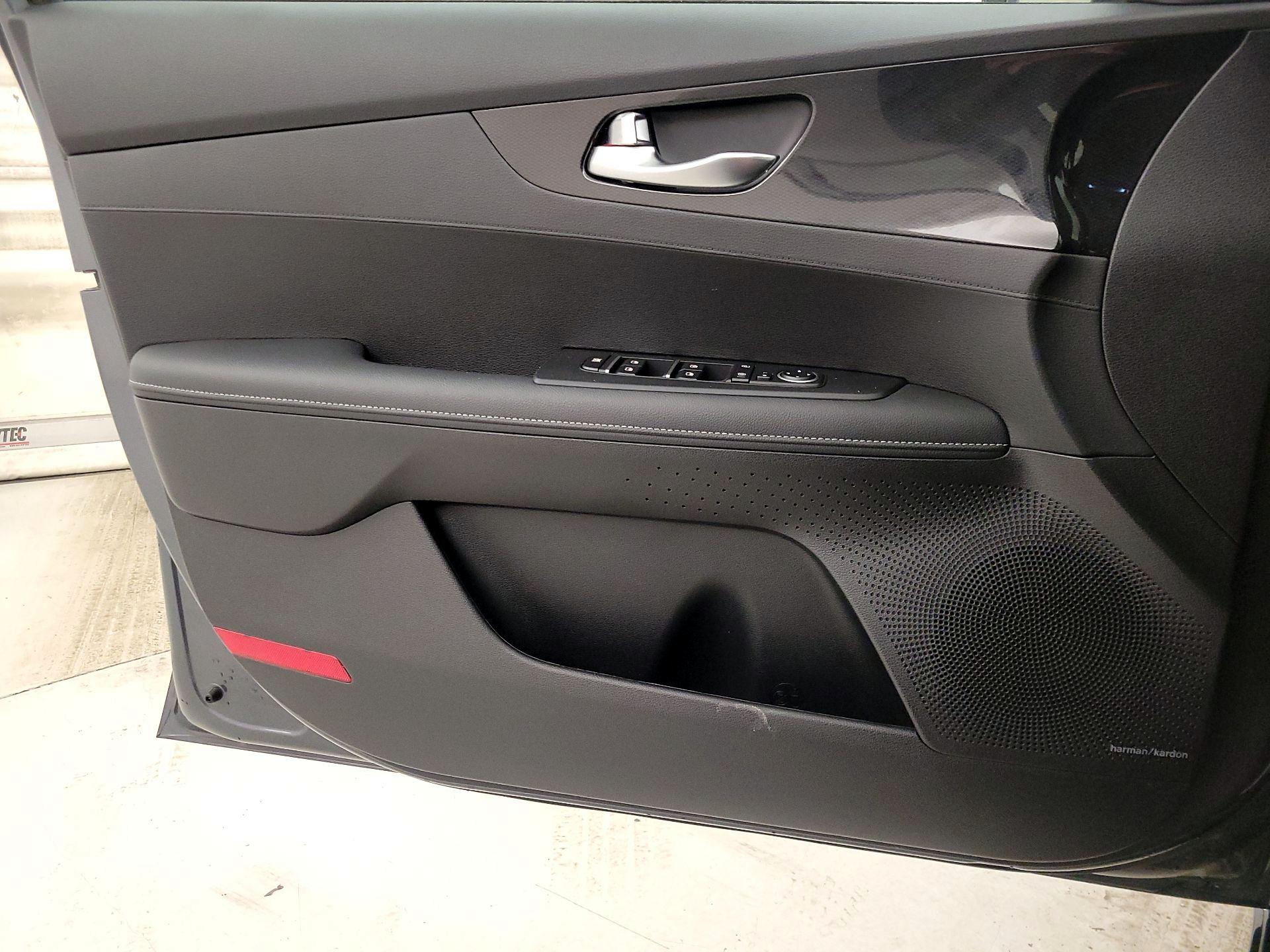 Thumbnail: 2023 Kia Forte - 12