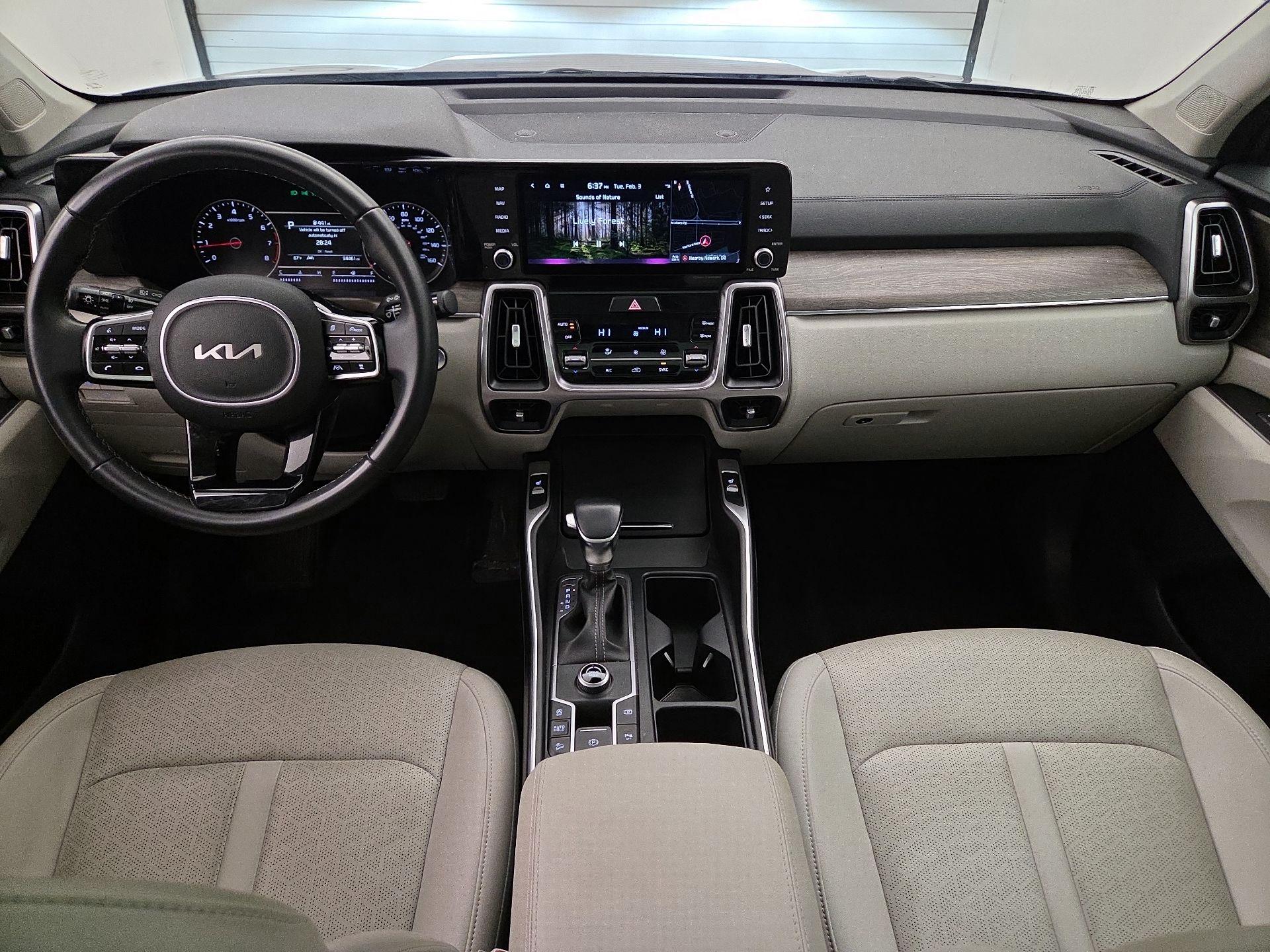 Thumbnail: 2023 Kia Sorento - 9