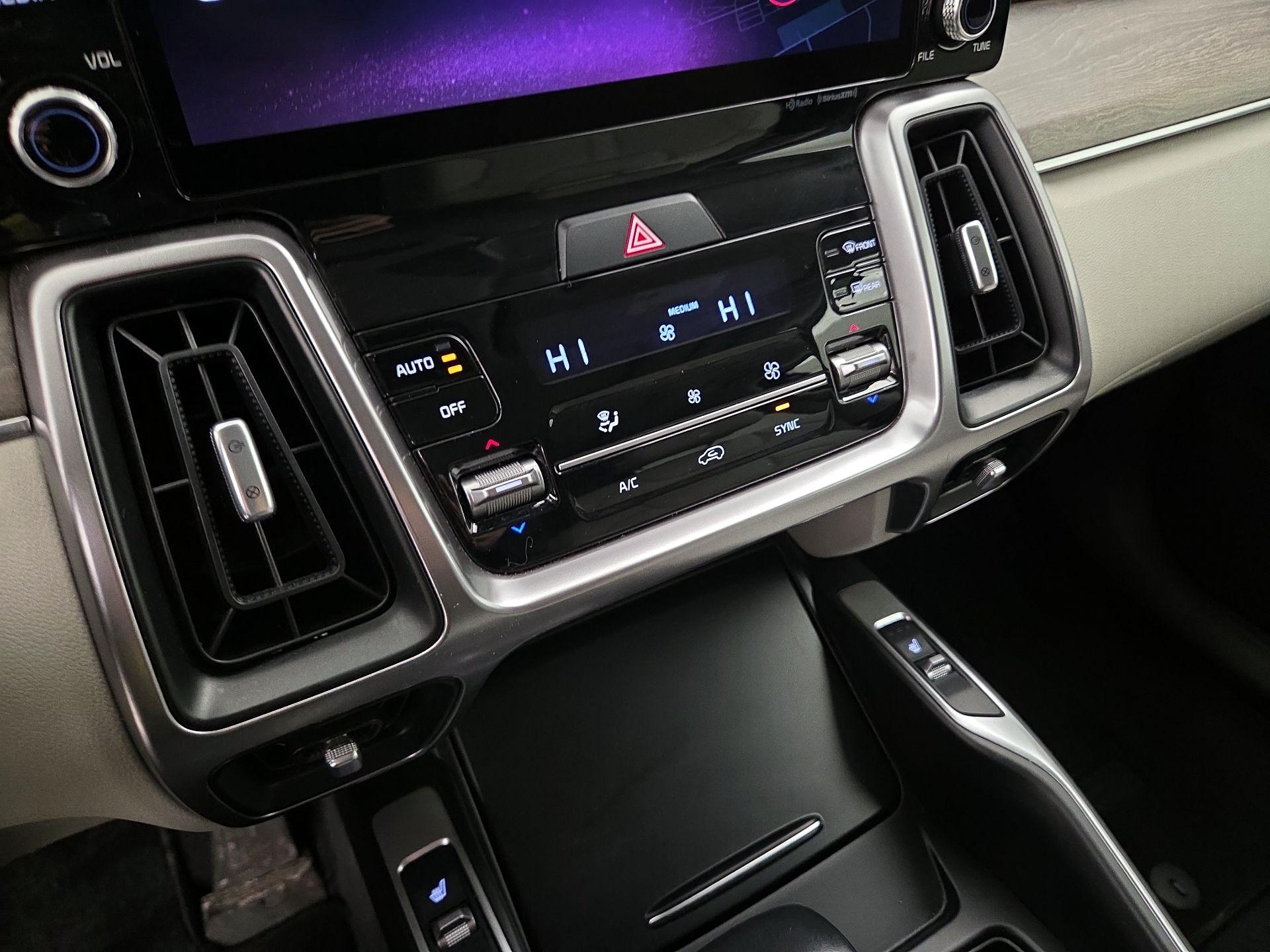 Thumbnail: 2023 Kia Sorento - 16