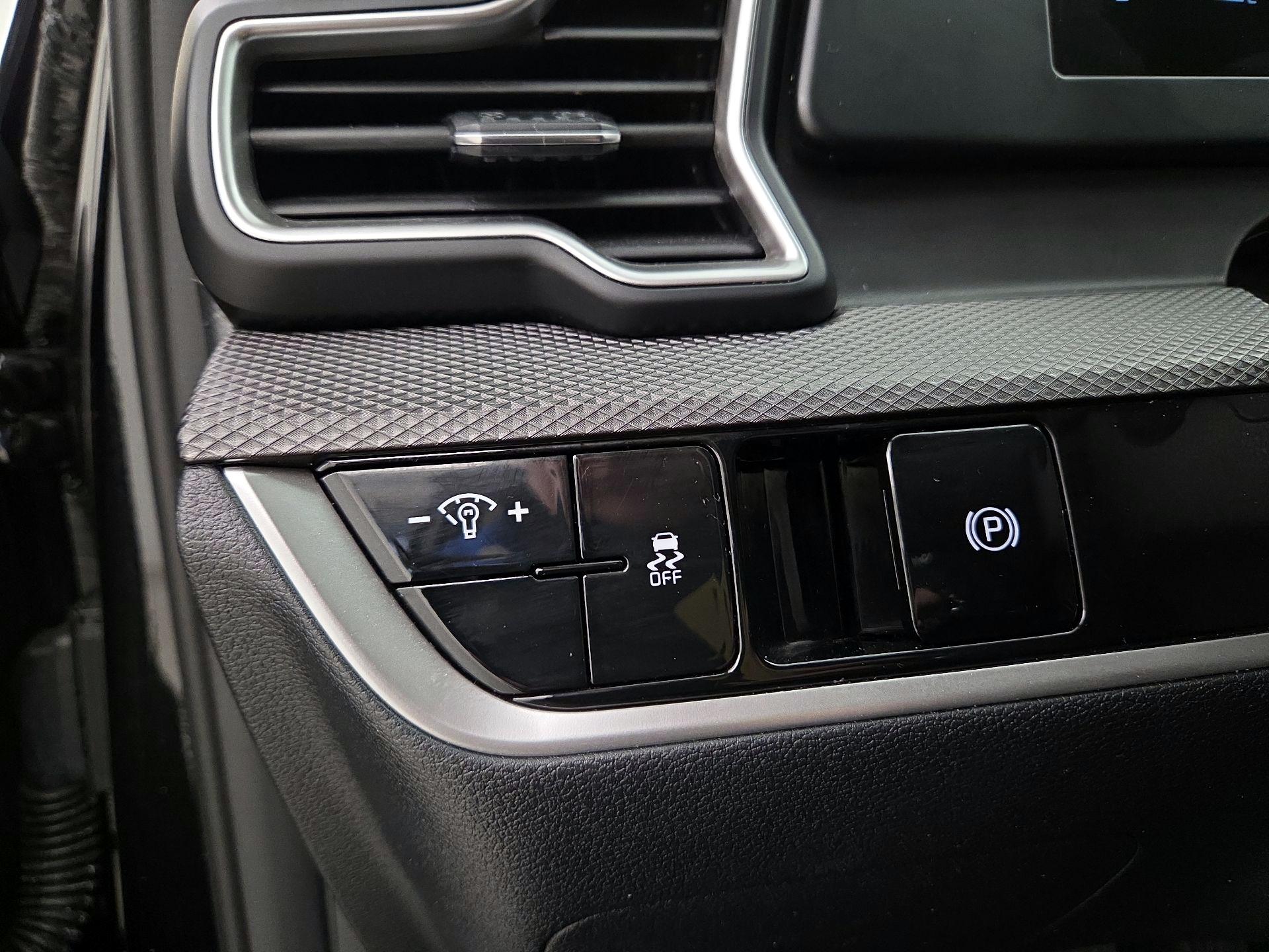 Thumbnail: 2023 Kia Sportage - 13