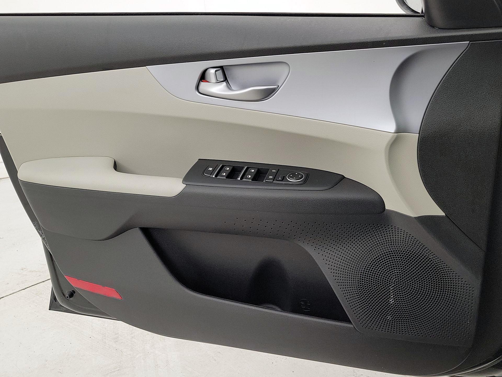 Thumbnail: 2023 Kia Forte - 12