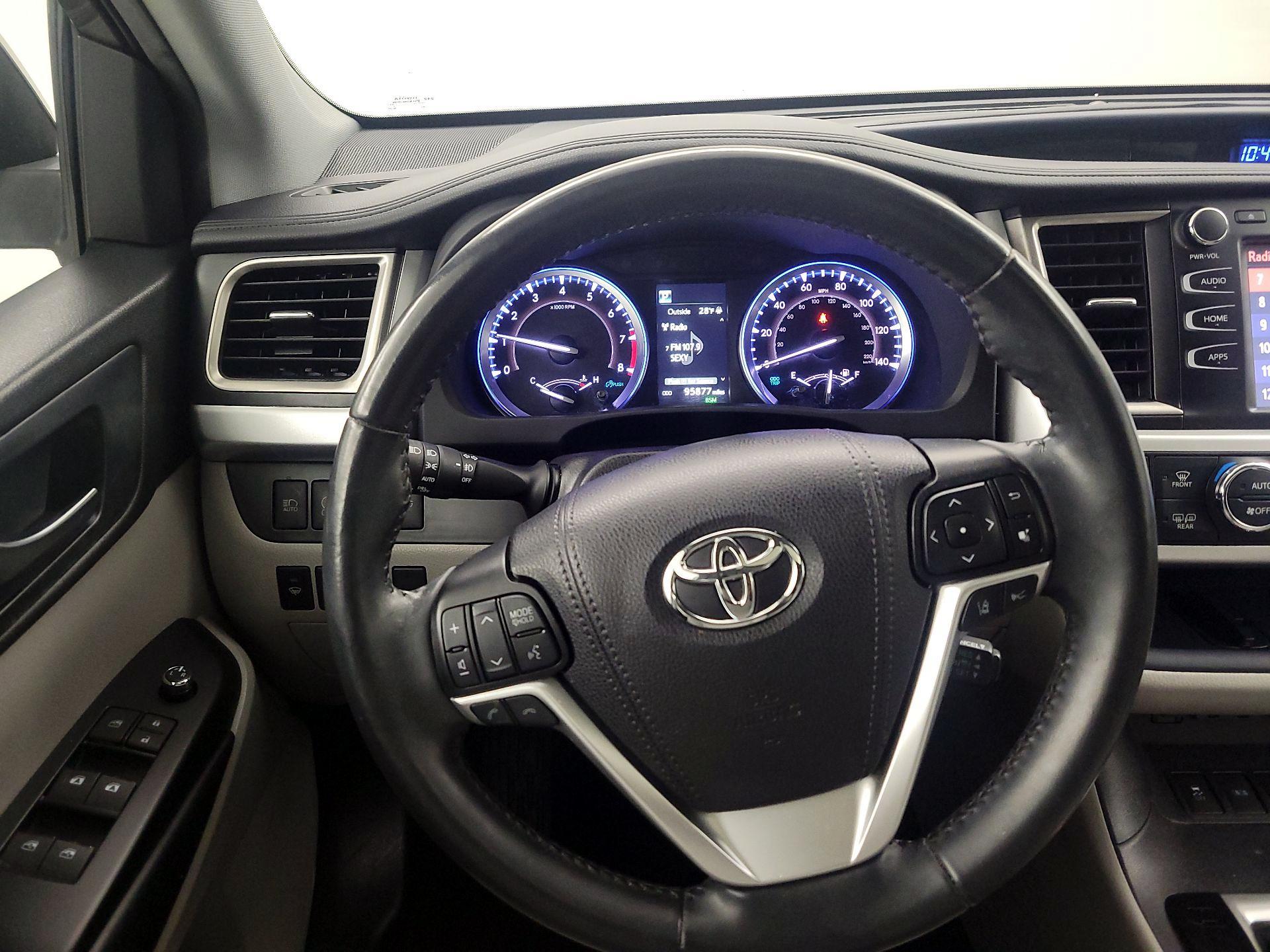 Thumbnail: 2019 Toyota Highlander - 10
