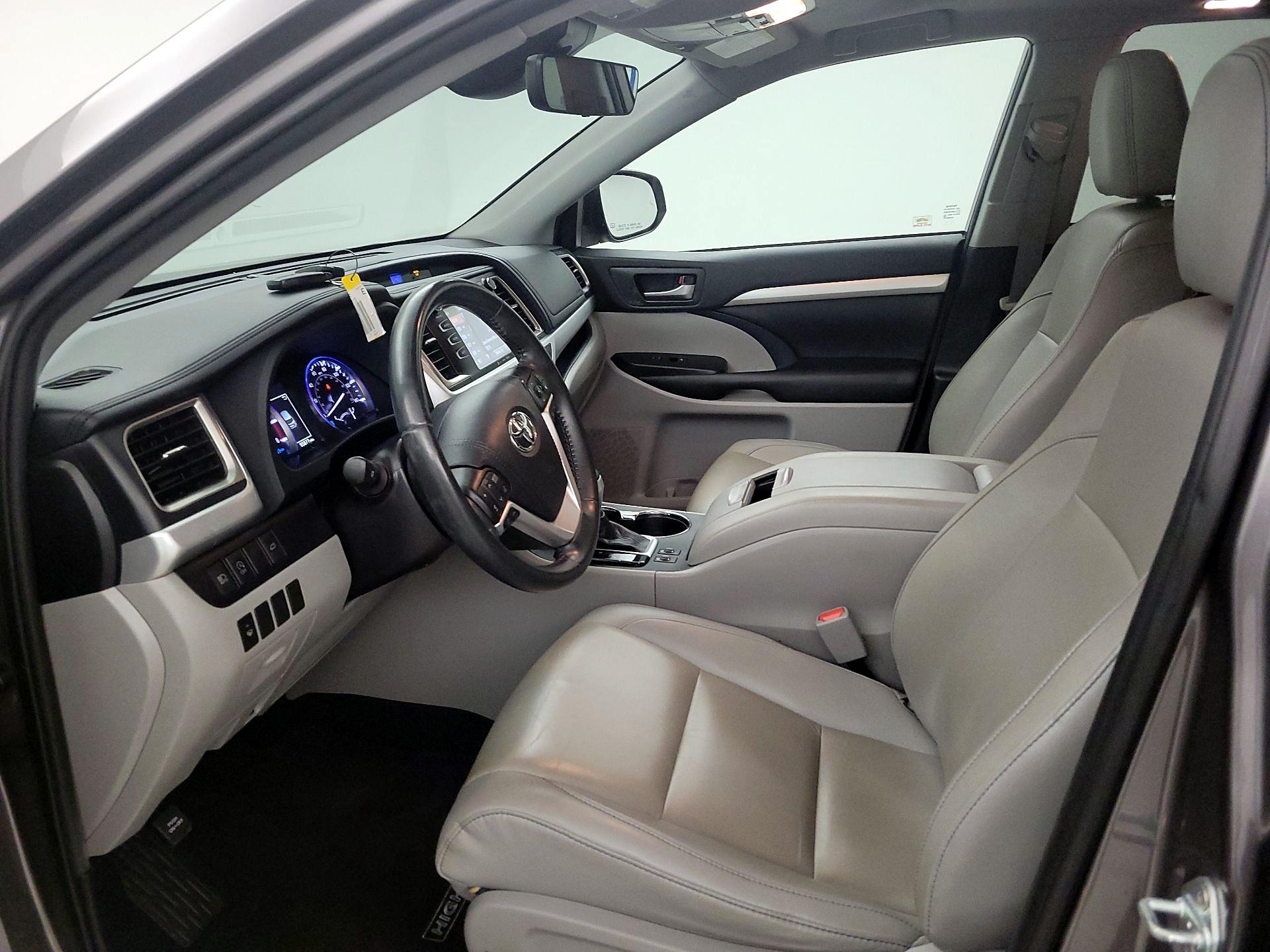 Thumbnail: 2019 Toyota Highlander - 11