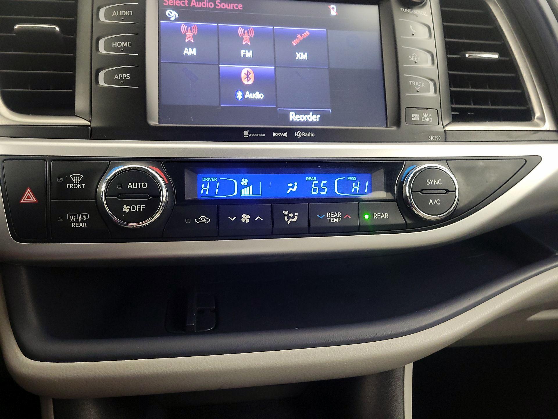 Thumbnail: 2019 Toyota Highlander - 16