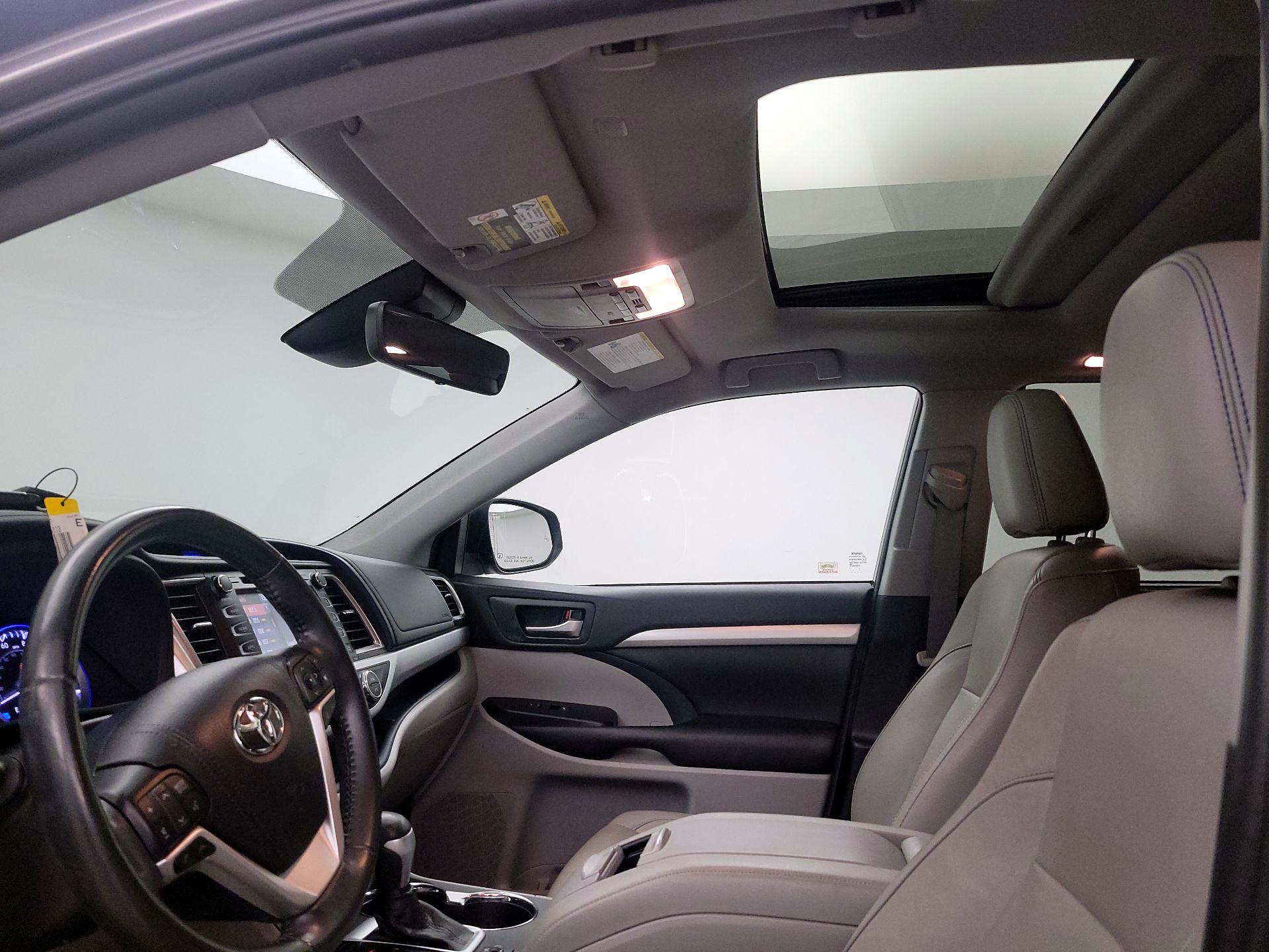 Thumbnail: 2019 Toyota Highlander - 19