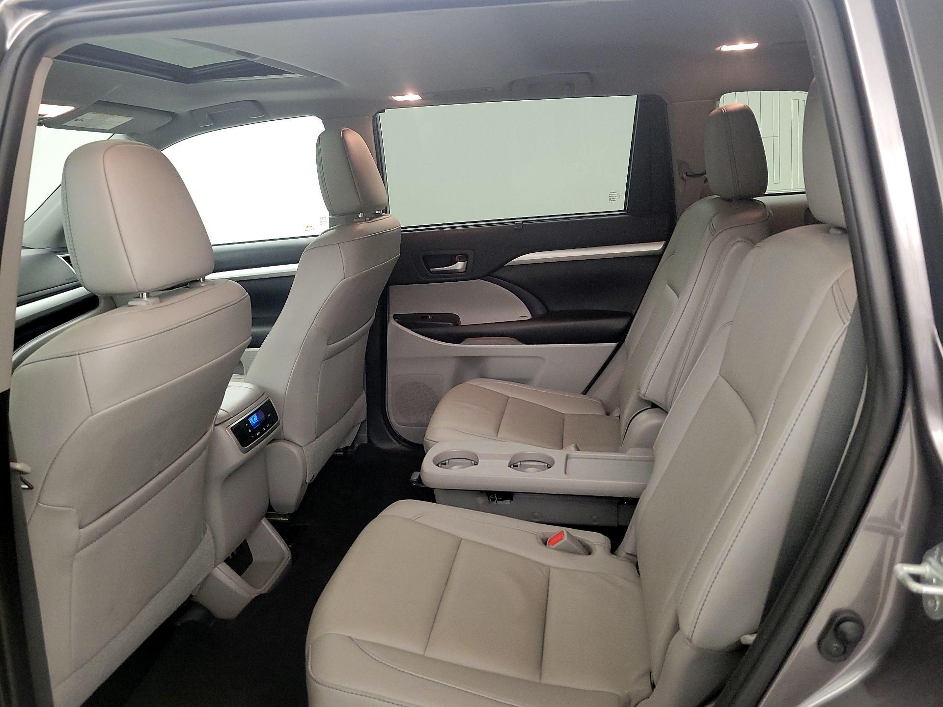 Thumbnail: 2019 Toyota Highlander - 20