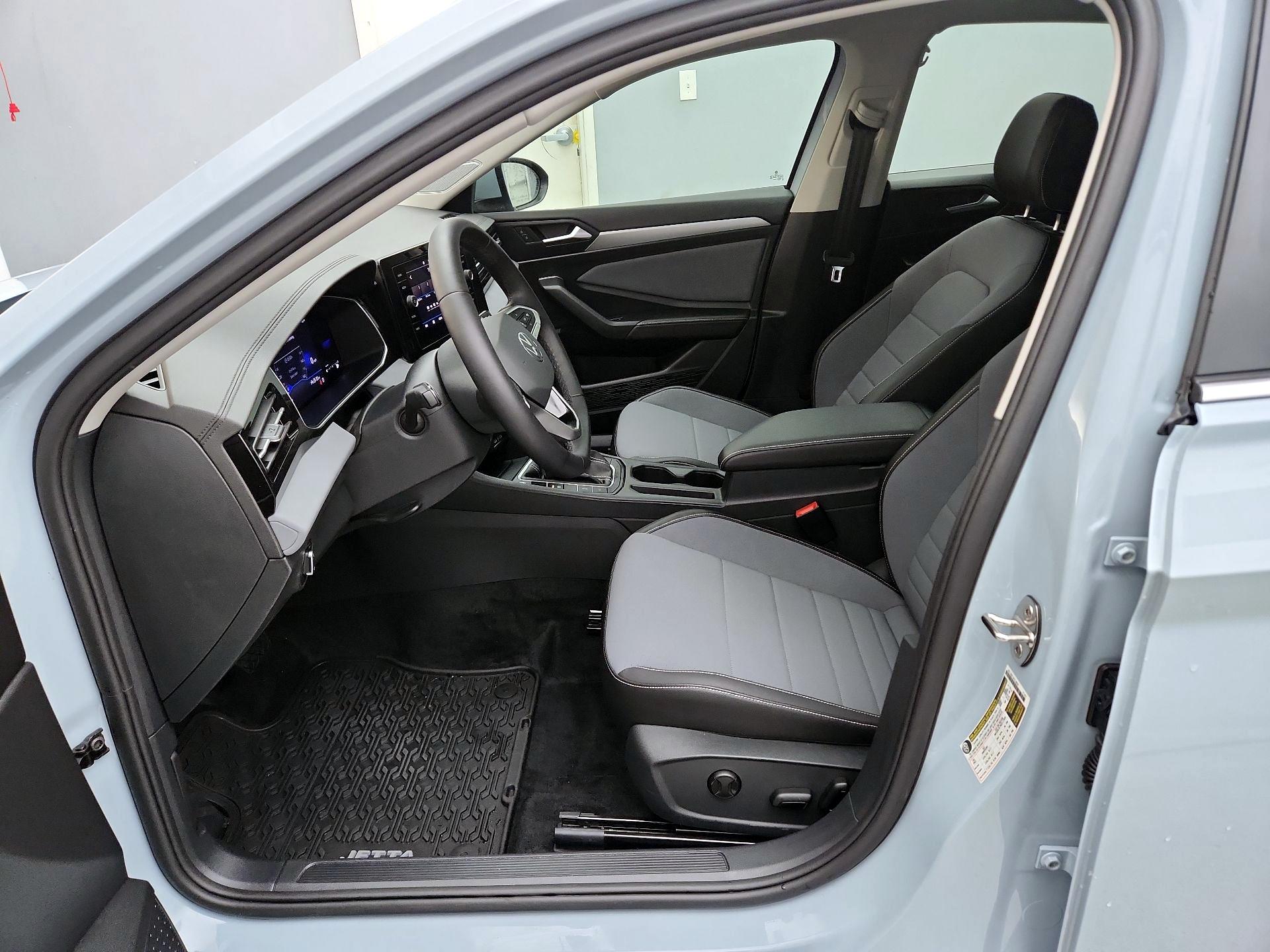 Thumbnail: 2025 Volkswagen Jetta - 11