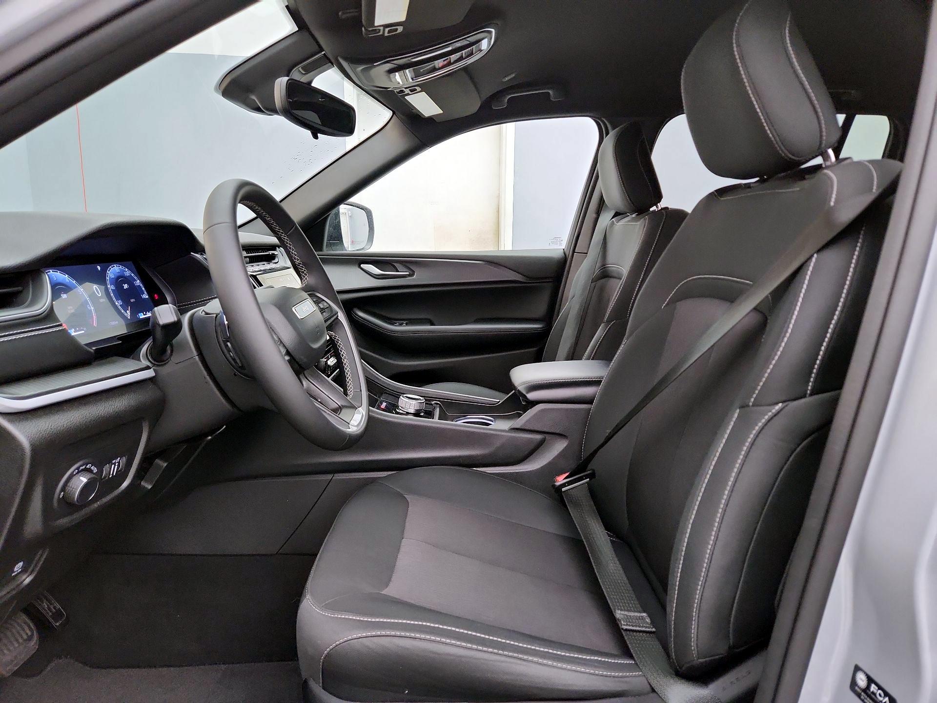 Thumbnail: 2024 Jeep Grand Cherokee - 11