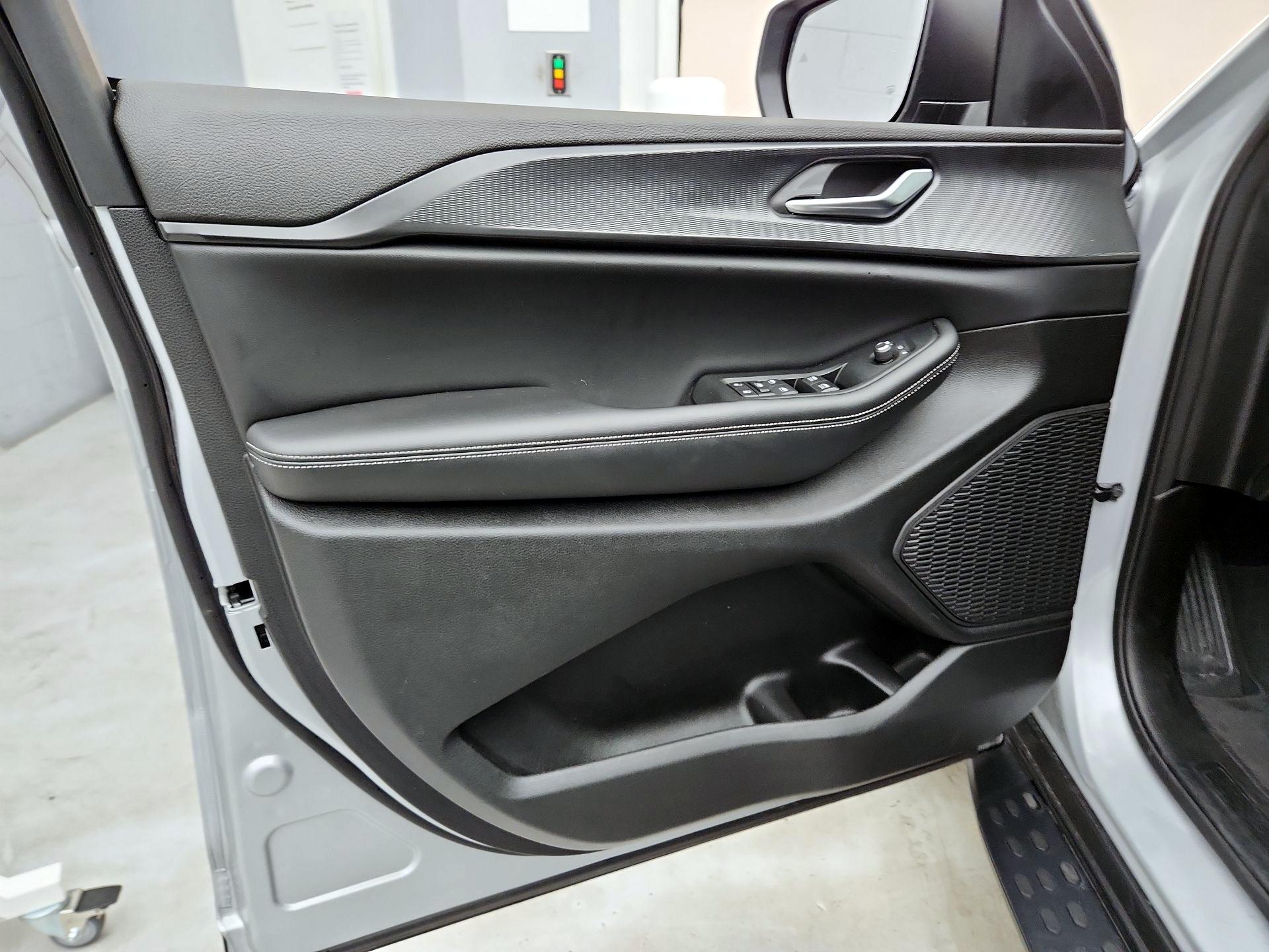 Thumbnail: 2024 Jeep Grand Cherokee - 12