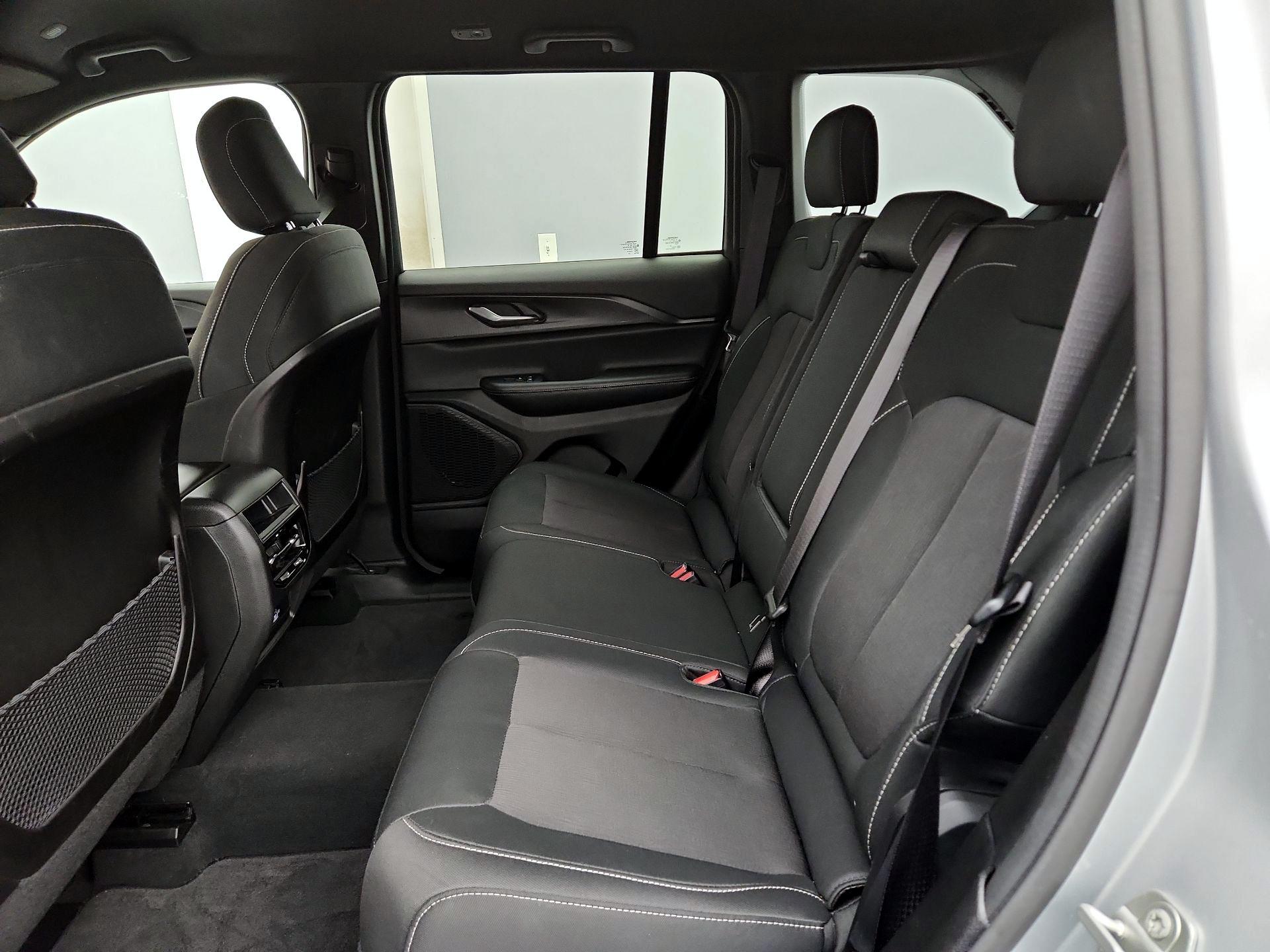 Thumbnail: 2024 Jeep Grand Cherokee - 19