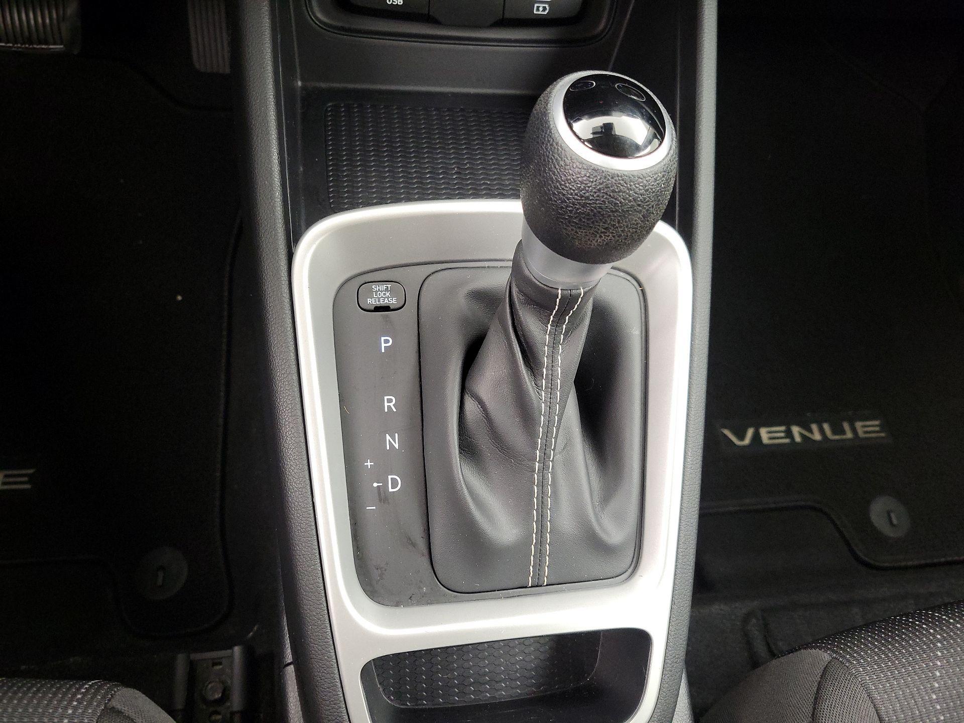 Thumbnail: 2023 Hyundai Venue - 17