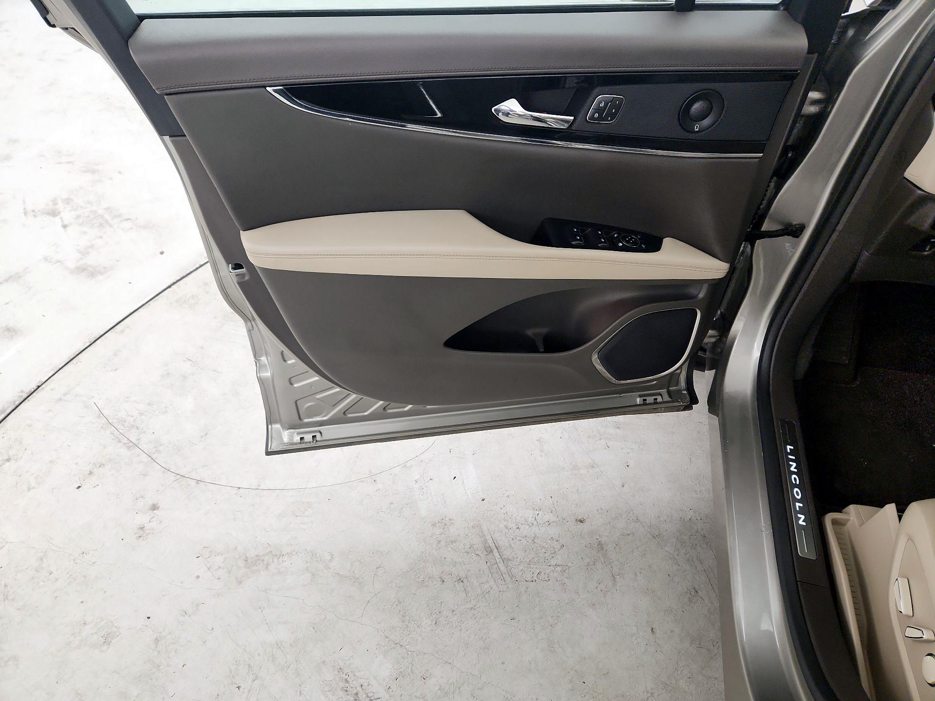 Thumbnail: 2023 Lincoln Nautilus - 10