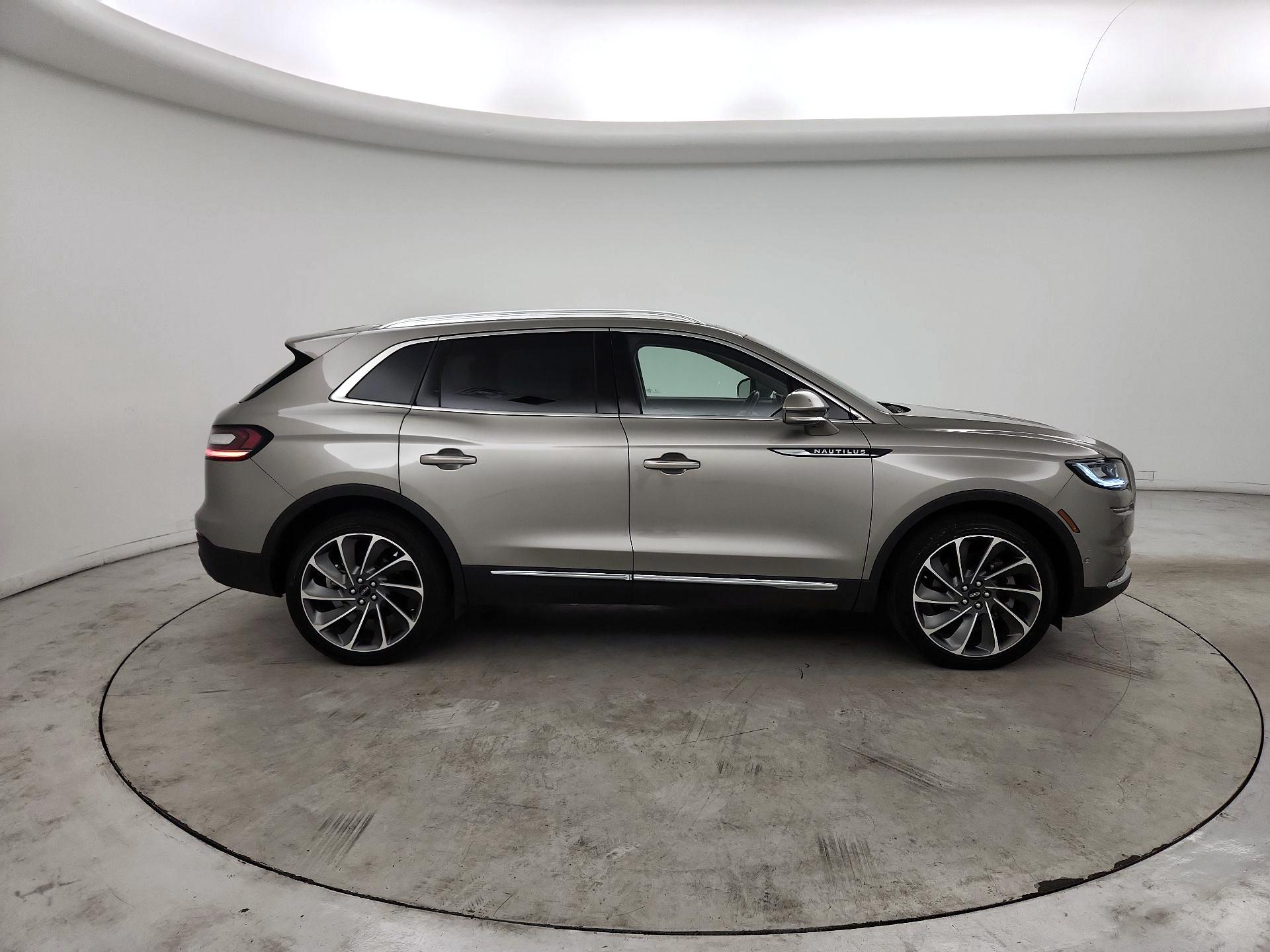 Thumbnail: 2023 Lincoln Nautilus - 4