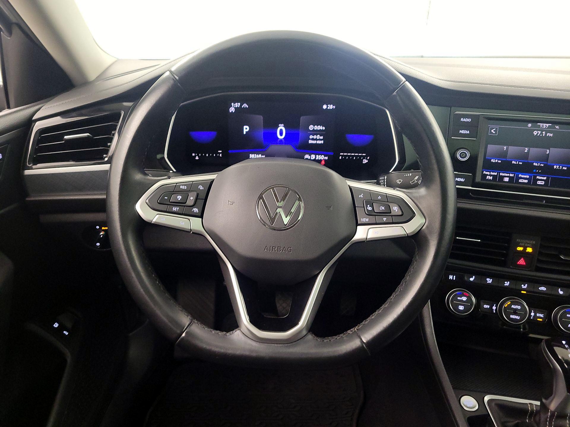 Thumbnail: 2022 Volkswagen Jetta - 10