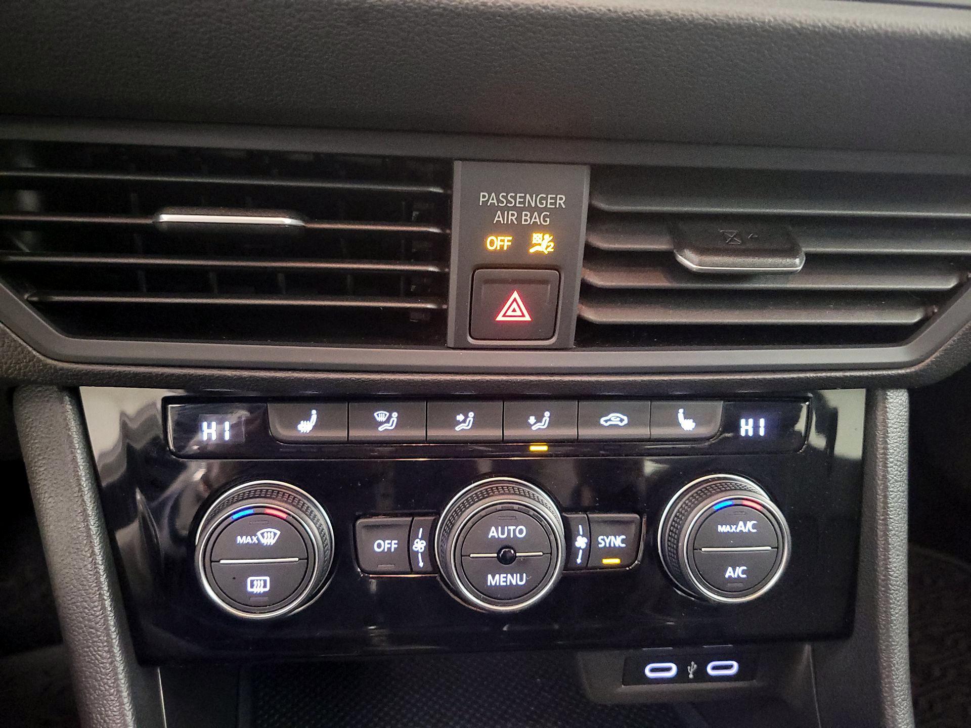 Thumbnail: 2022 Volkswagen Jetta - 16