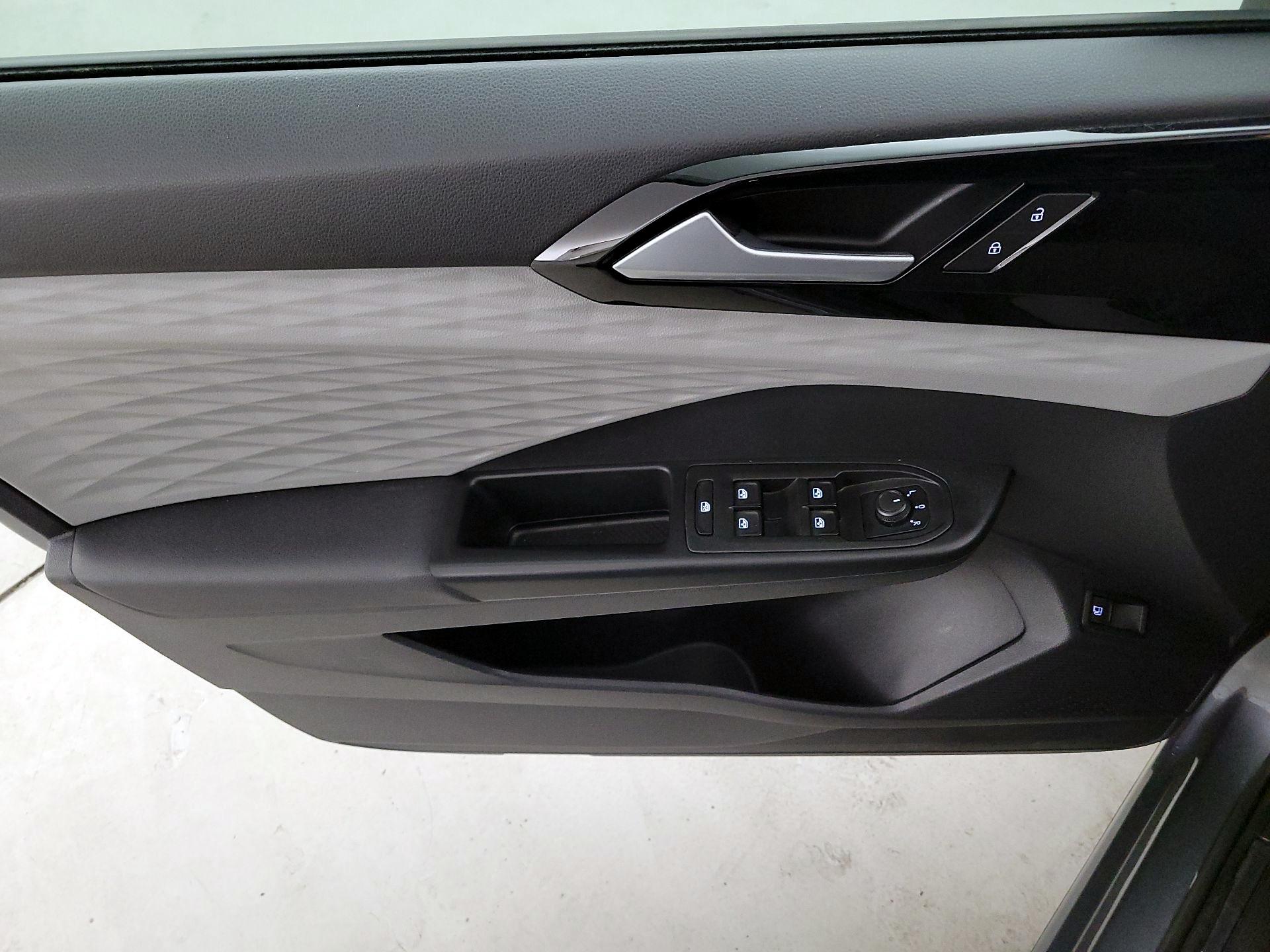 Thumbnail: 2022 Volkswagen Taos - 12