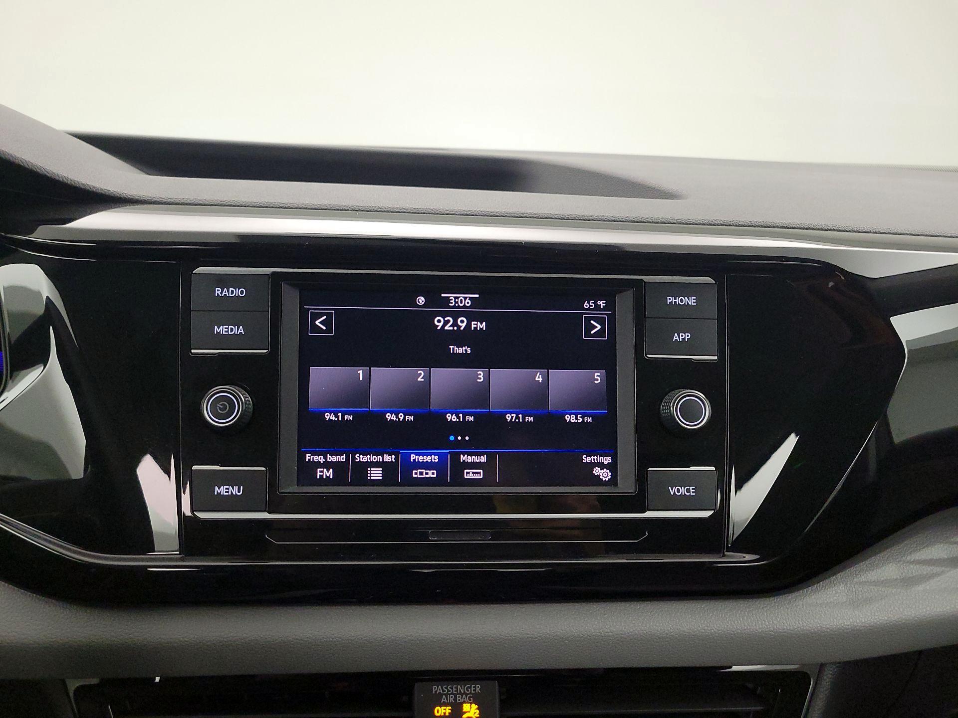 Thumbnail: 2022 Volkswagen Taos - 15