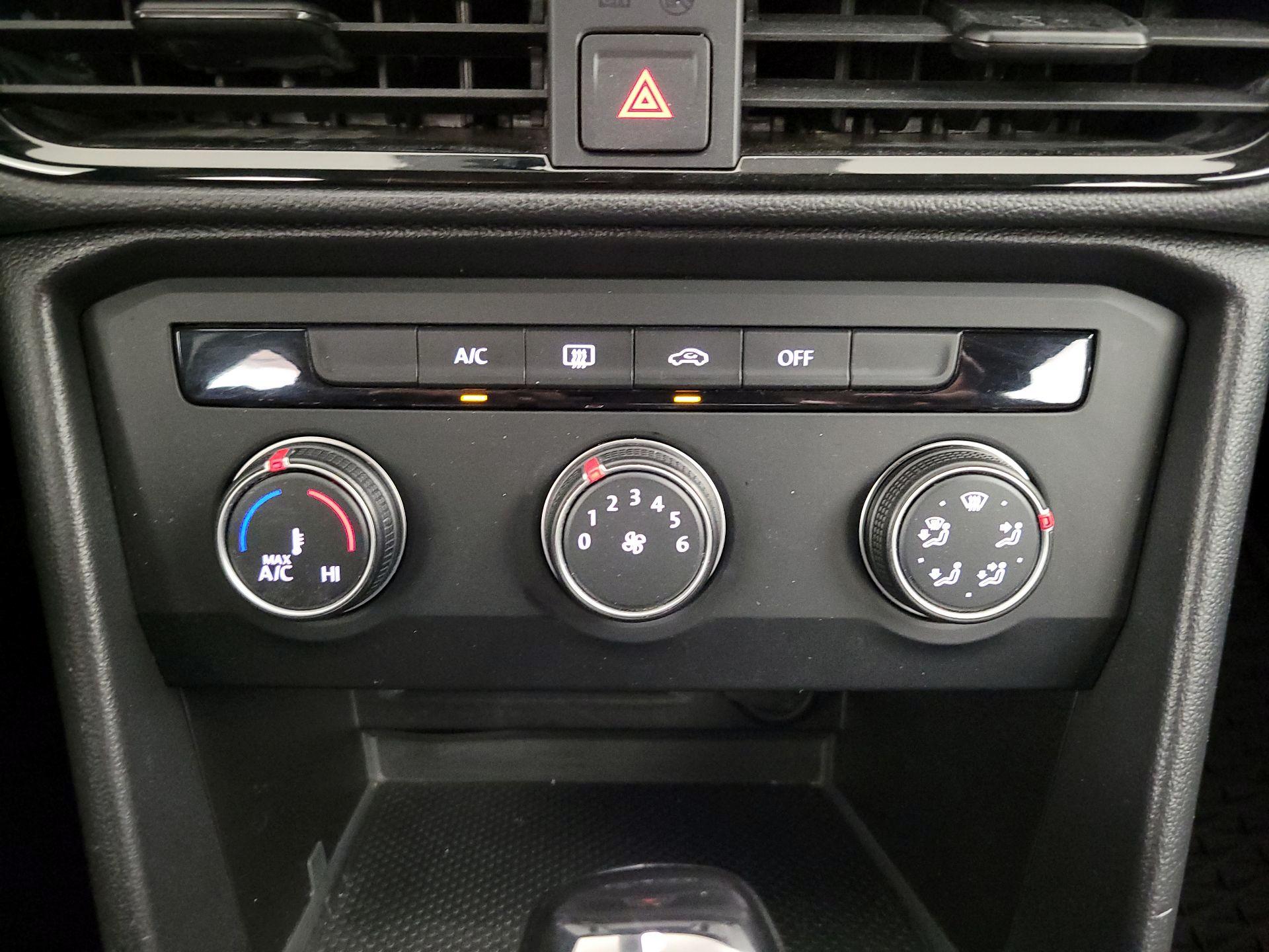 Thumbnail: 2022 Volkswagen Taos - 16