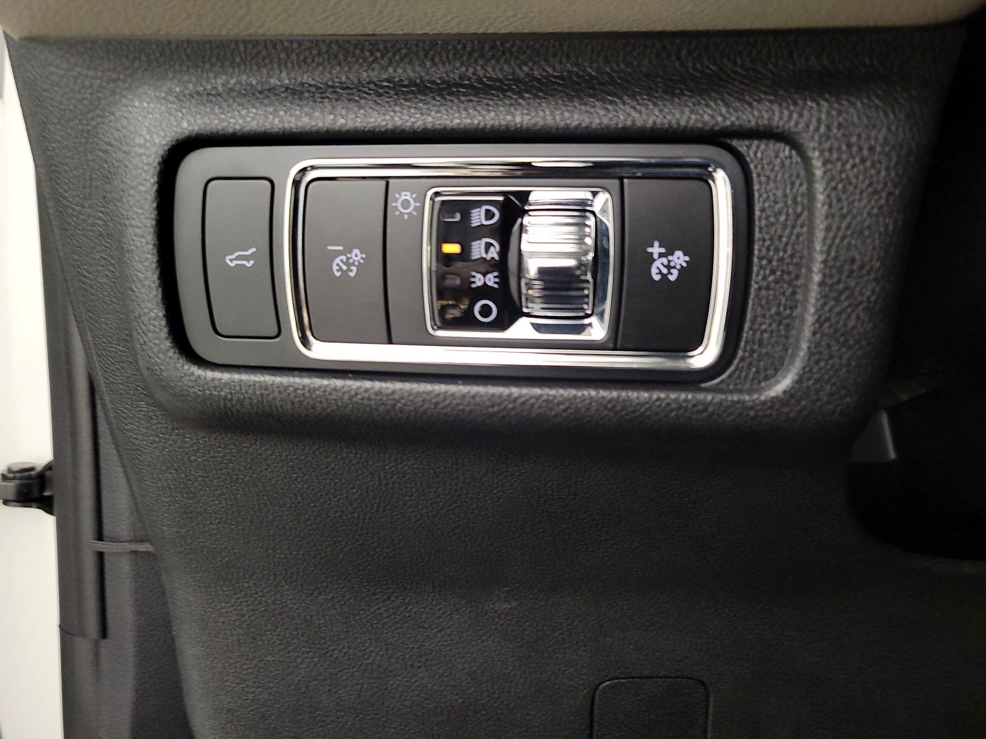 Thumbnail: 2025 Lincoln Corsair - 13