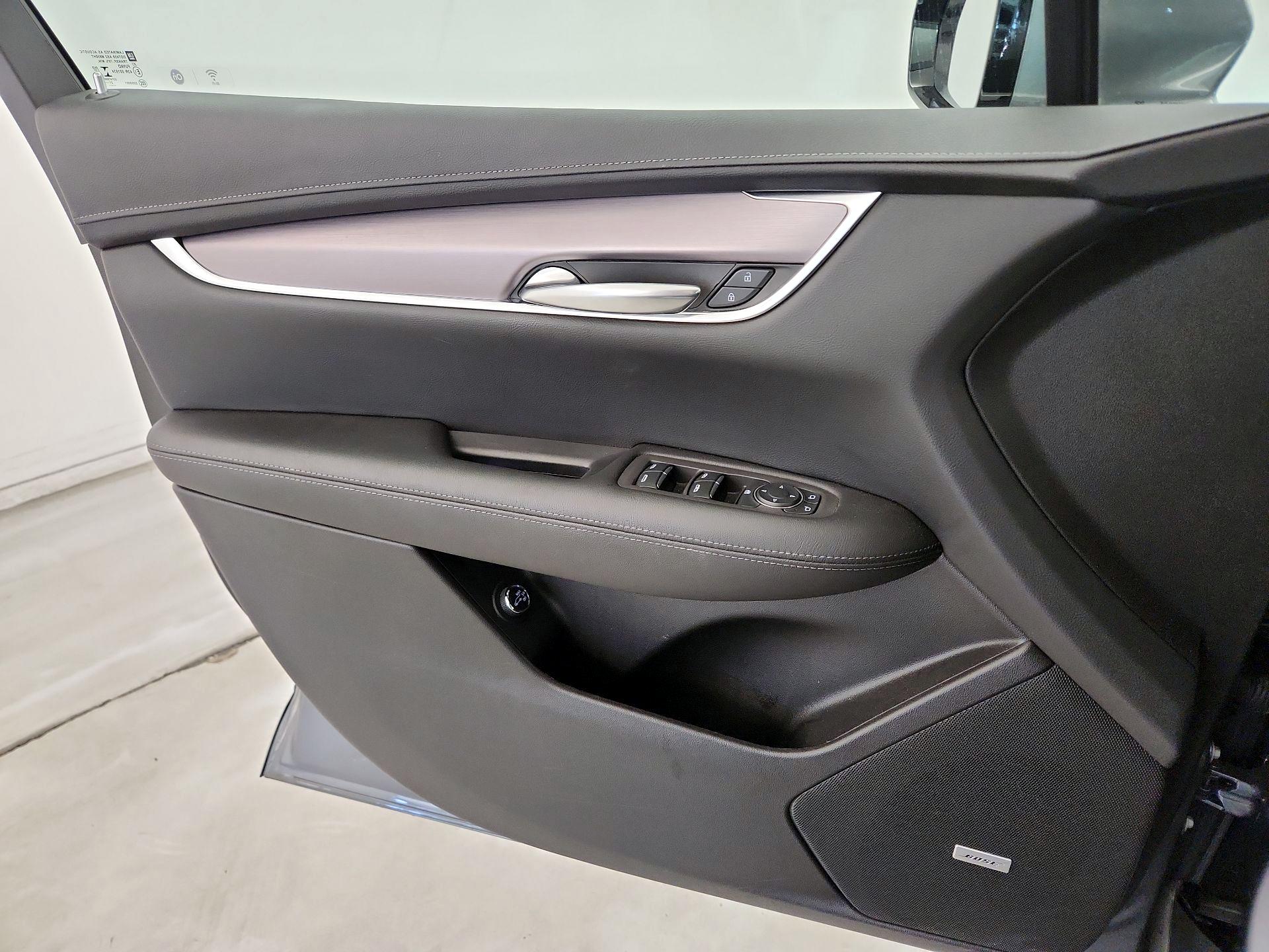 Thumbnail: 2022 Cadillac XT5 - 12