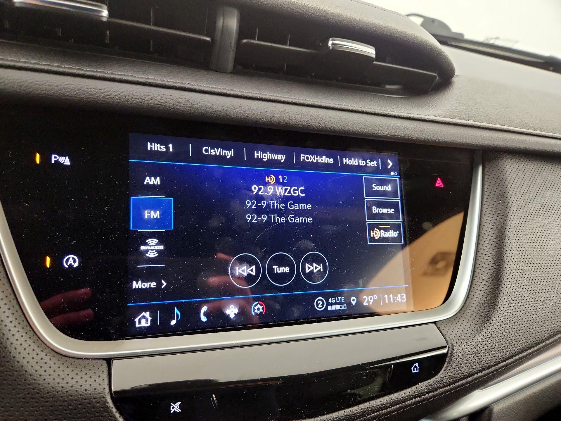 Thumbnail: 2022 Cadillac XT5 - 15