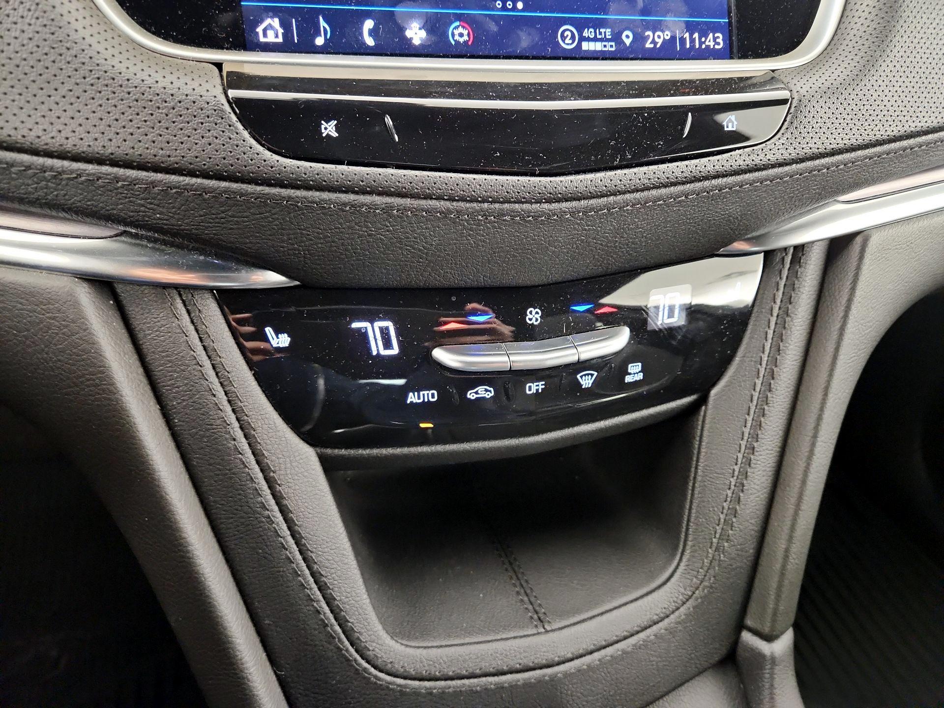 Thumbnail: 2022 Cadillac XT5 - 16