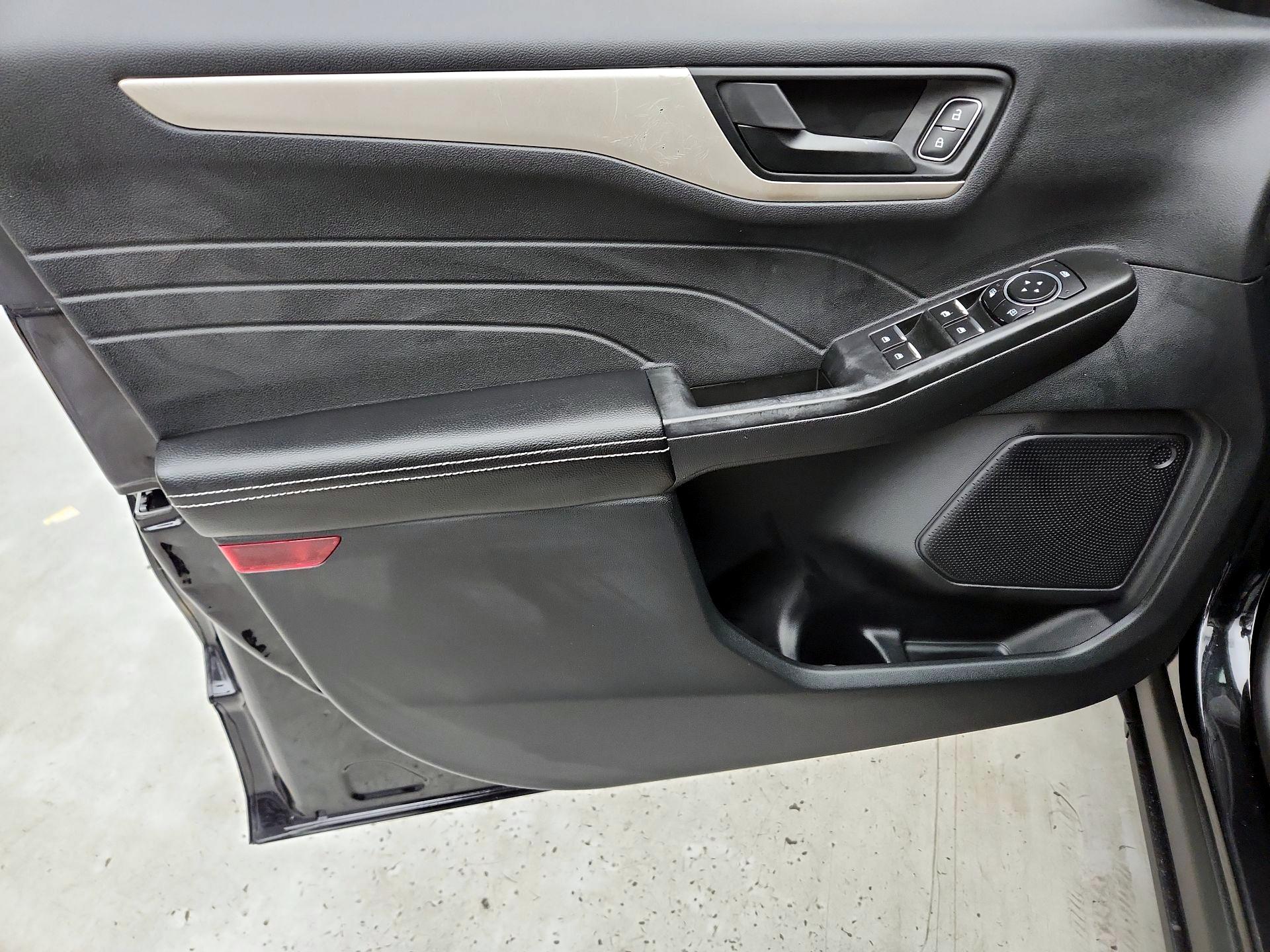 Thumbnail: 2022 Ford Escape - 12