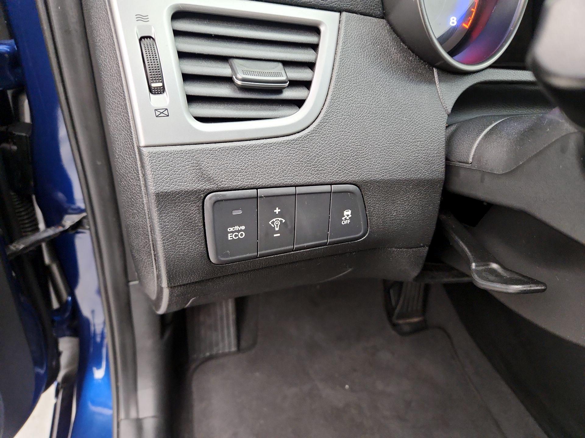 Thumbnail: 2015 Hyundai Elantra - 13