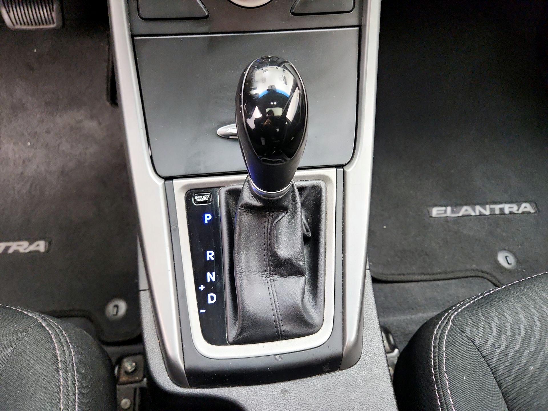 Thumbnail: 2015 Hyundai Elantra - 17