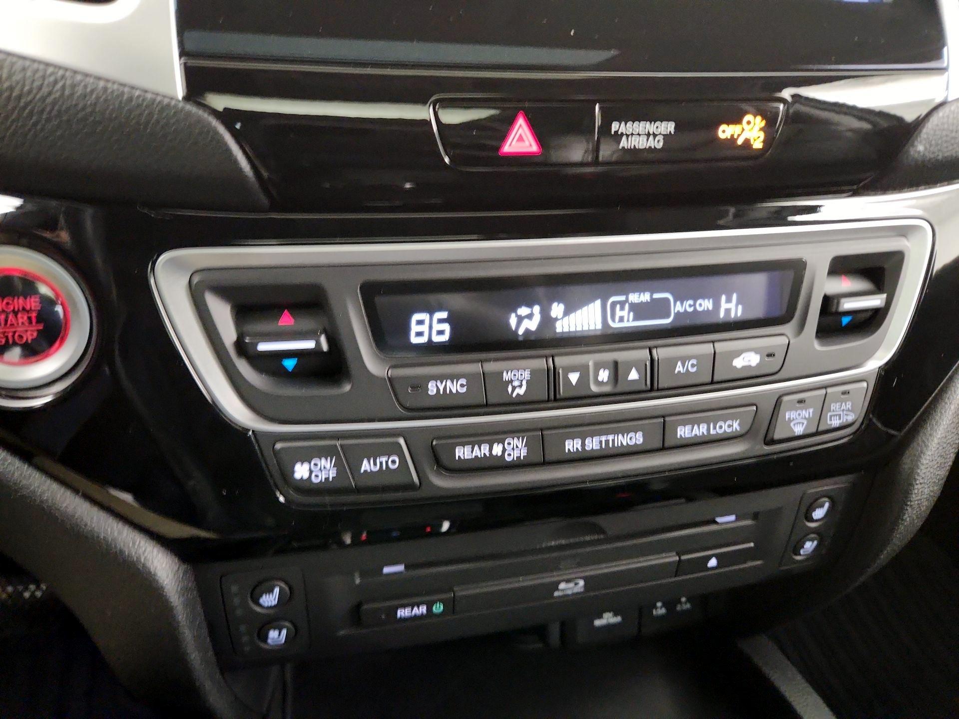 Thumbnail: 2016 Honda Pilot - 17