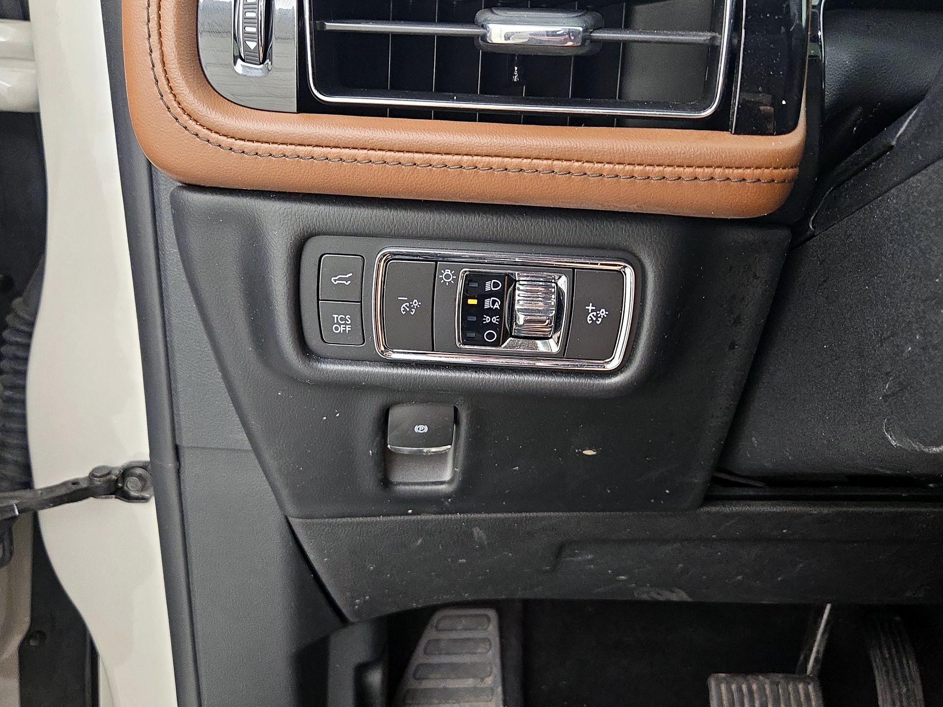 Thumbnail: 2022 Lincoln Nautilus - 13