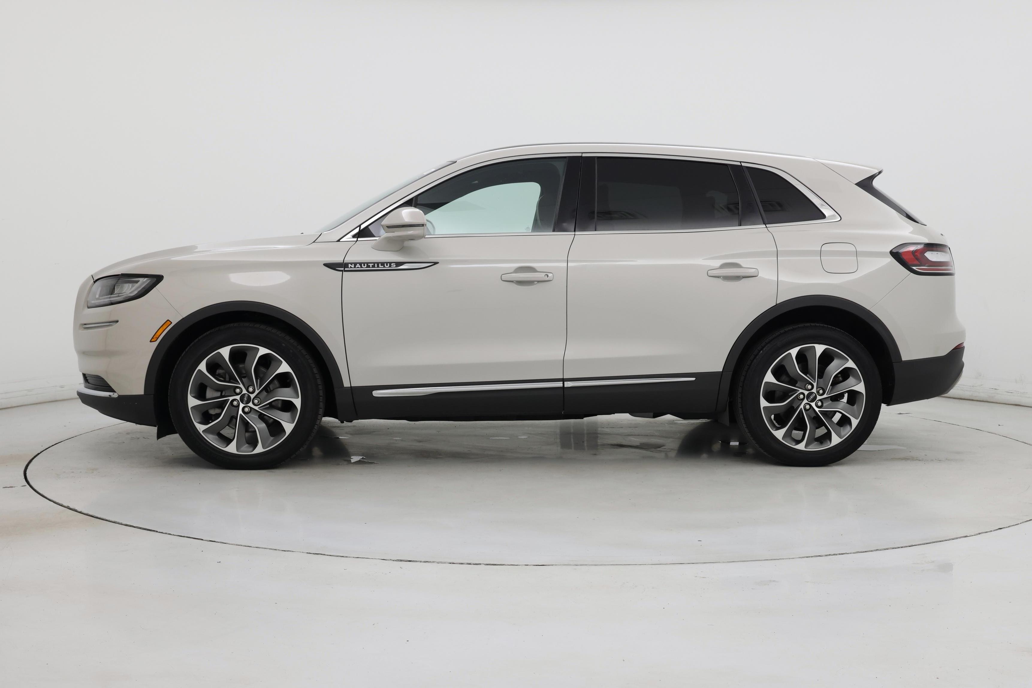 Thumbnail: 2022 Lincoln Nautilus - 3